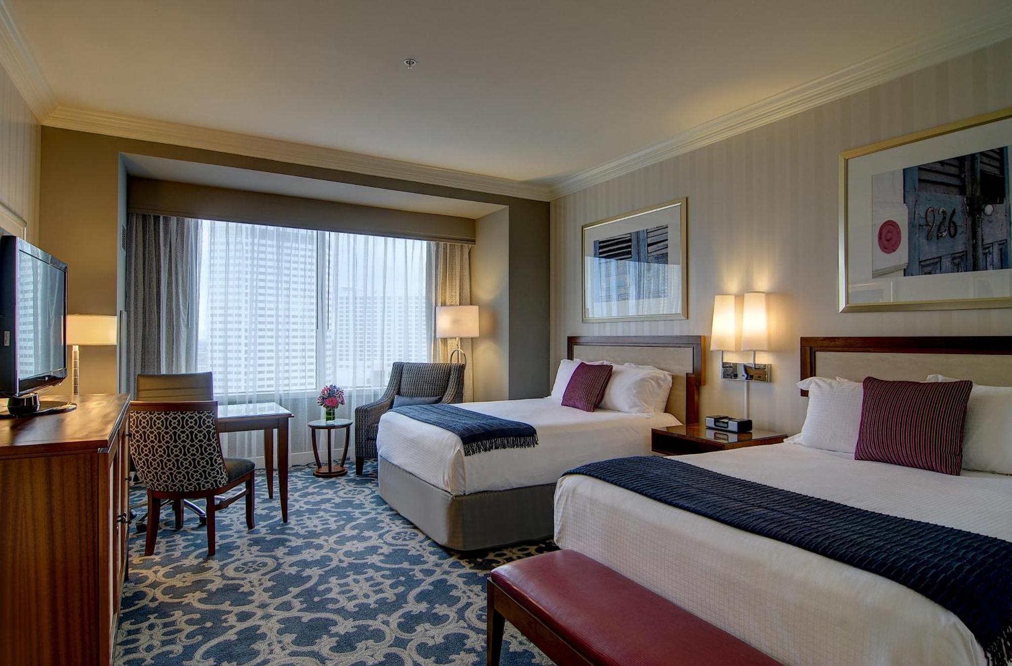Grand City View 2 Queen Beds Roll Shower