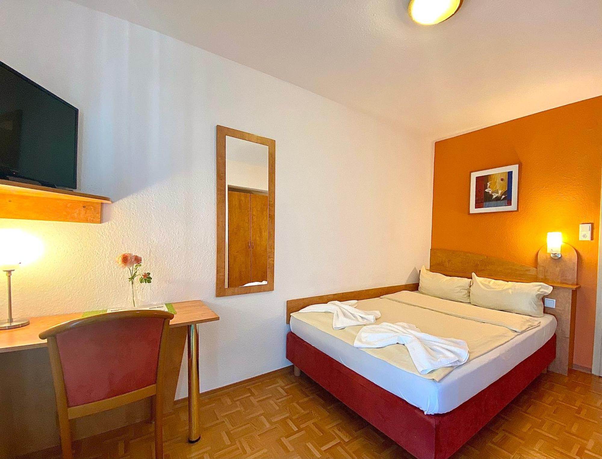 Doppel- oder Zweibettzimmer mit Queensize-Bett