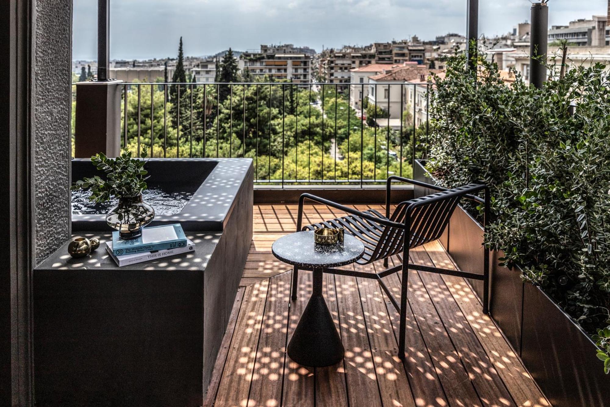 Zimmer Xlarge mit Whirlpool und Blick auf die Akropolis