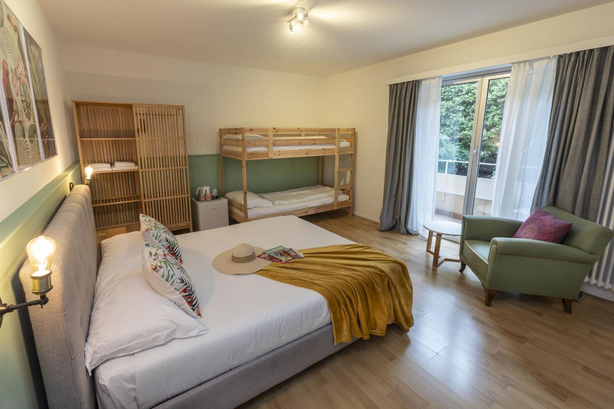 Vierbettzimmer mit Balkon