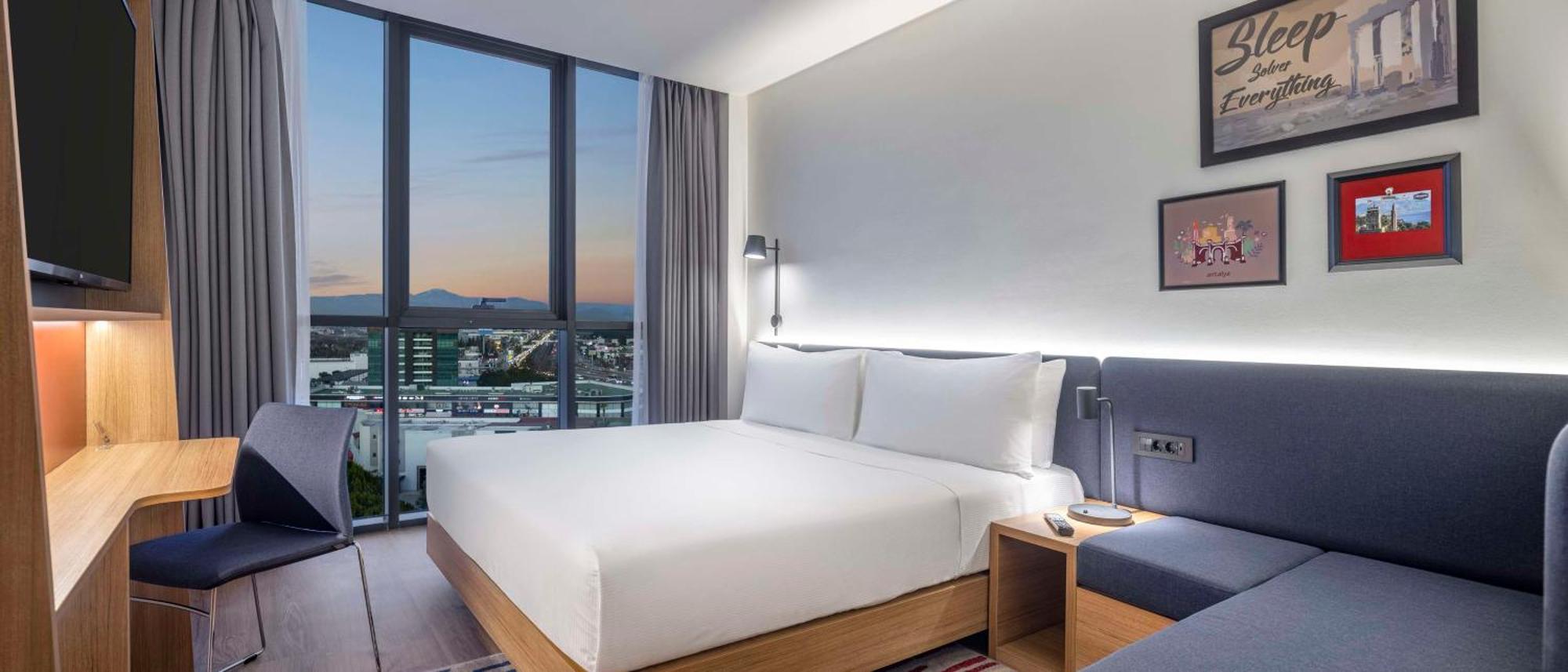 Zimmer mit Kingsize-Bett