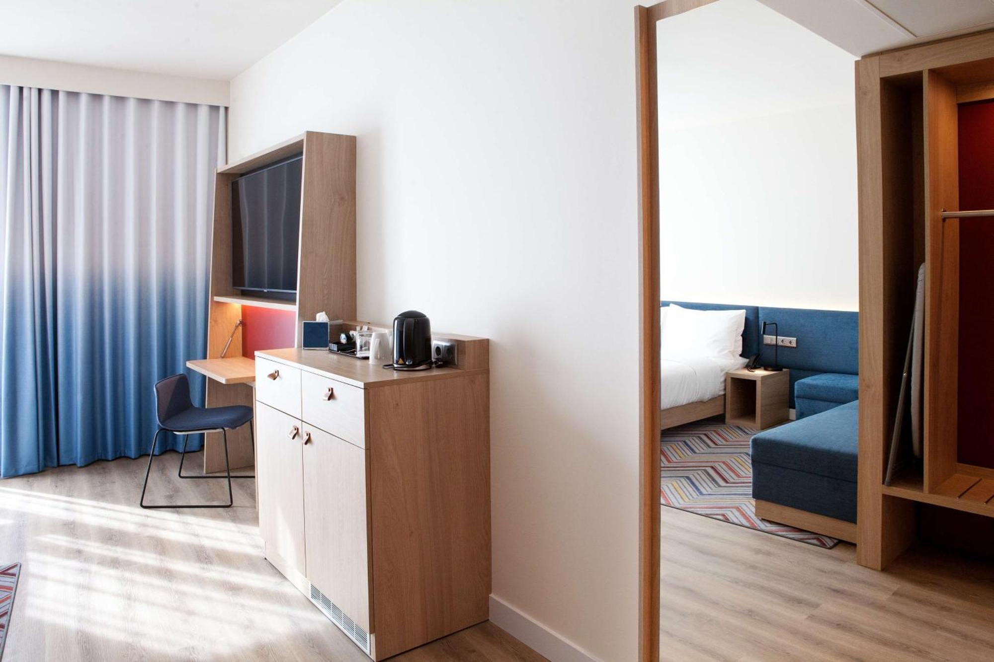 Zimmer mit Kingsize-Bett