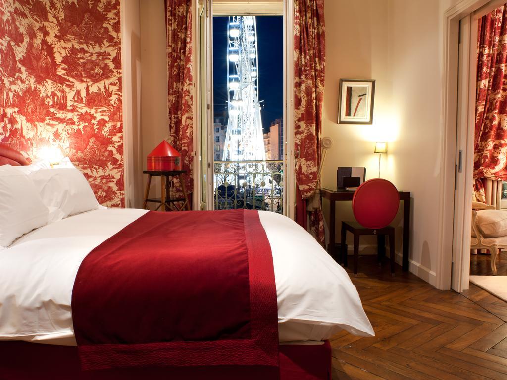 Junior Suite mit Doppelbett und Stadtblick