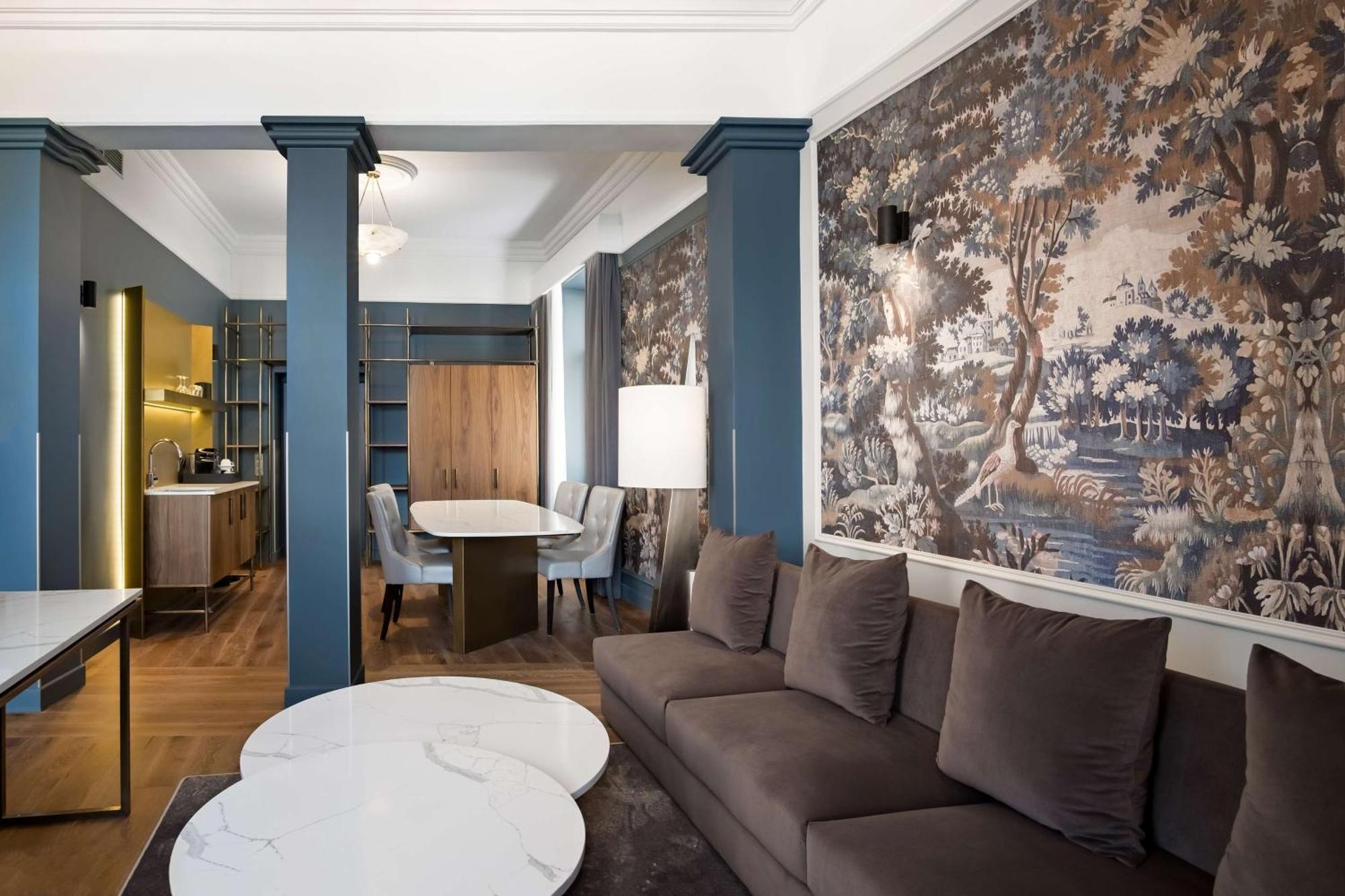 Astorija Suite mit Blick auf die Altstadt und Balkon