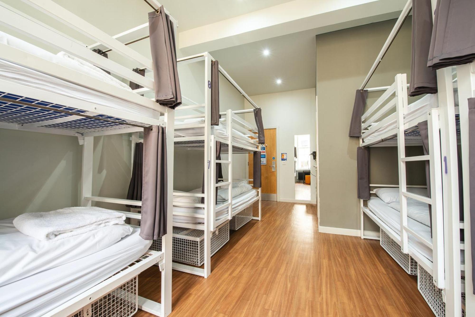Bett im 8-Bett-Schlafsaal
