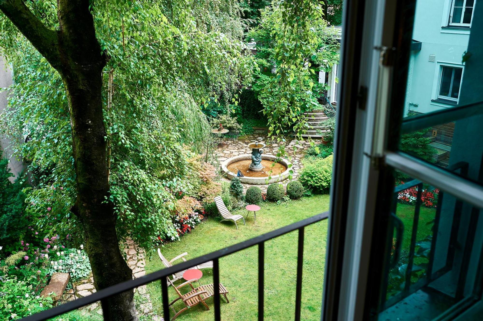 Doppelzimmer mit Gartenblick