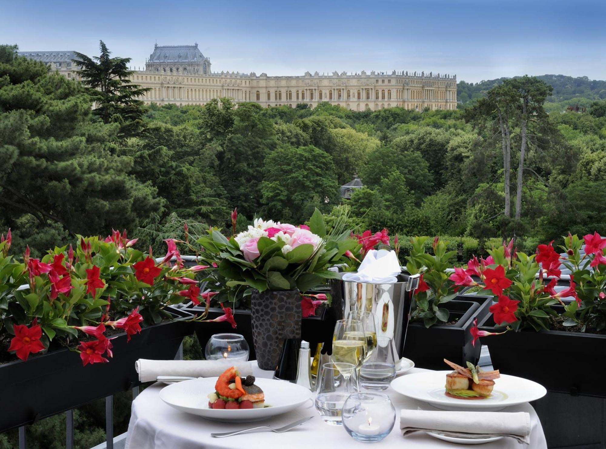 Suite mit Kingsize-Bett und Blick auf die Burg - Palace, 5 Sterne