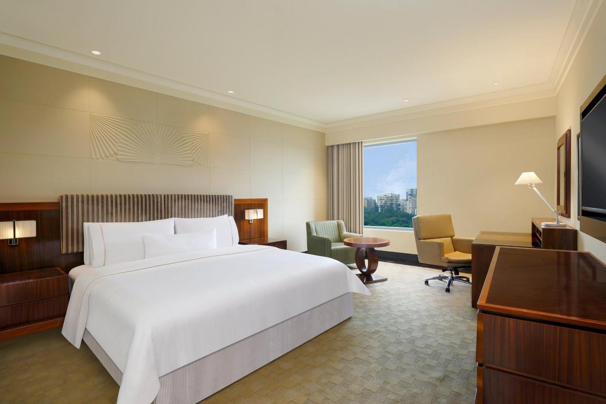 1 King Bed, Executive Lounge Access, Large Private Terrace, Terrace Suite