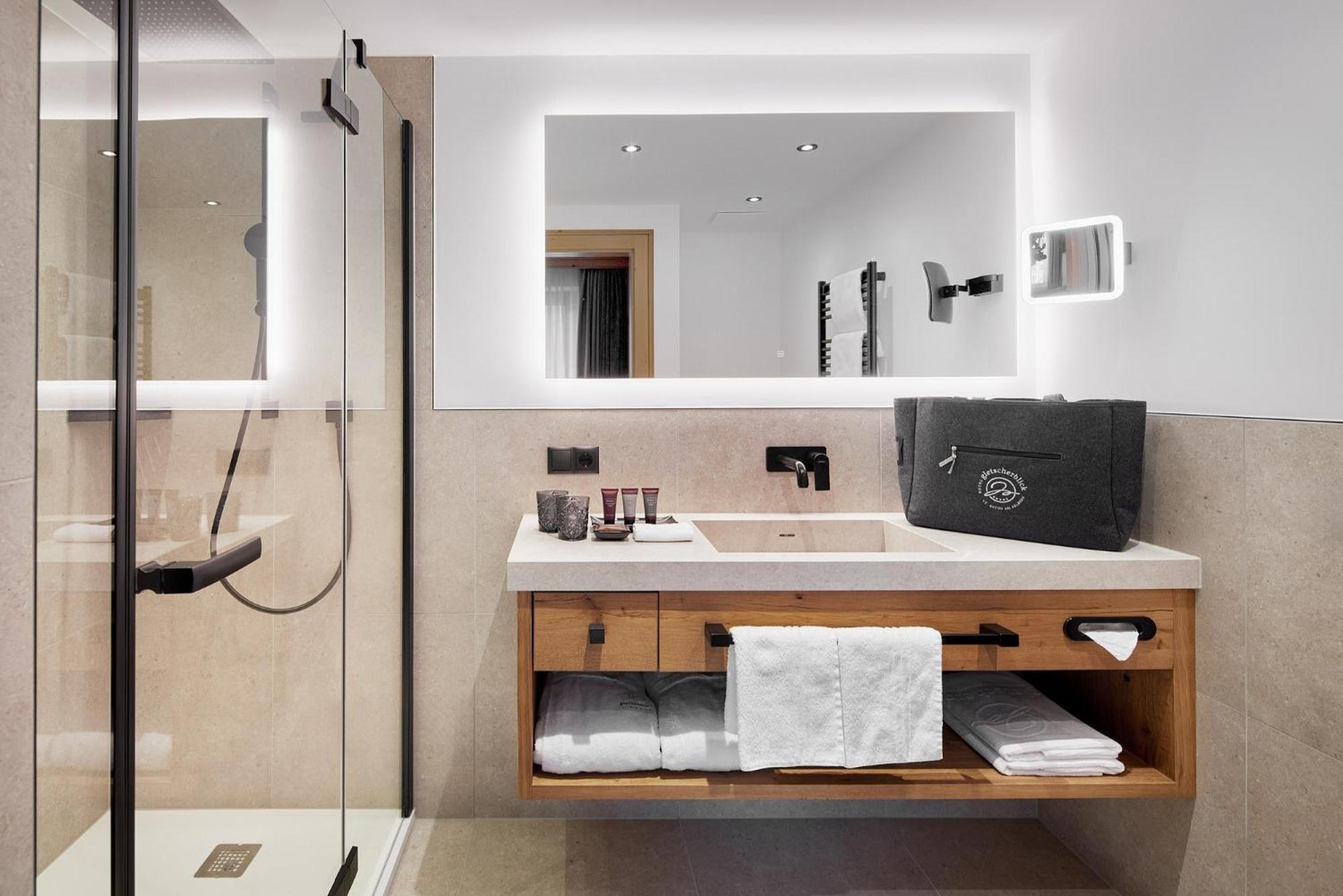 Doppelzimmer mit Balkon