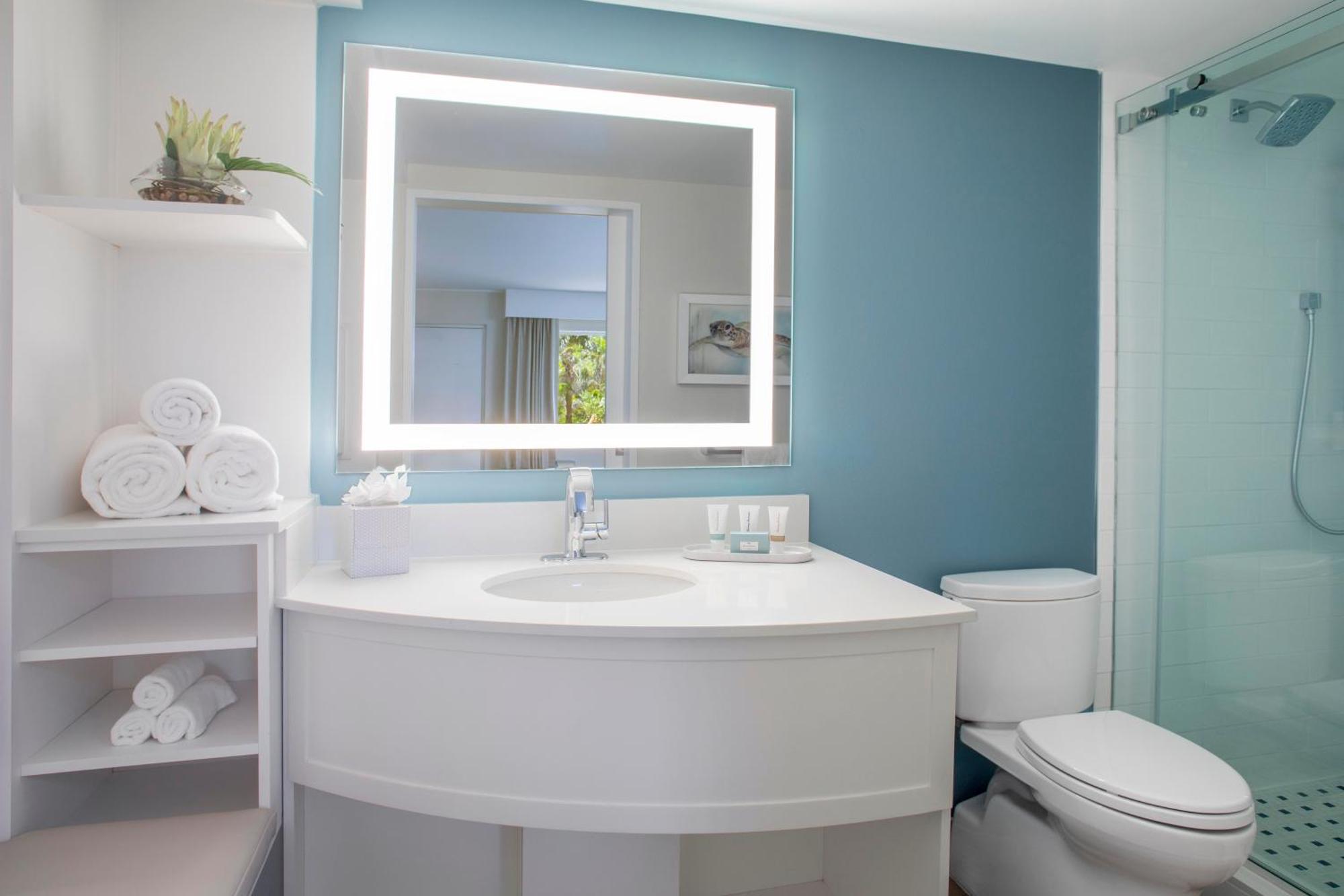 Zimmer mit Kingsize-Bett - barrierefrei mit Badewanne