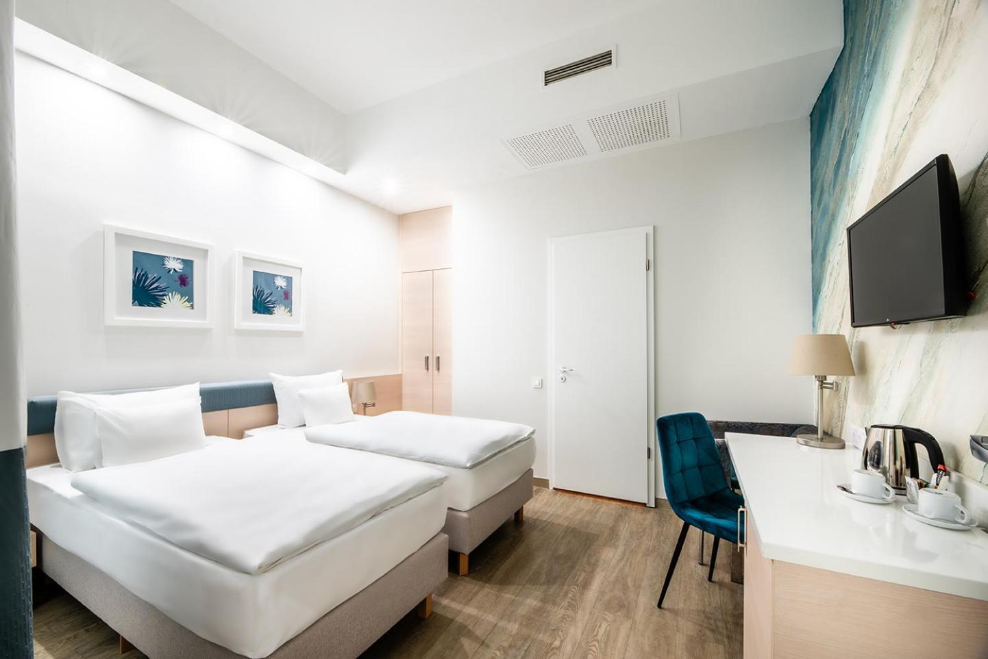 Doppel-/Zweibettzimmer mit Aussicht über das Atrium