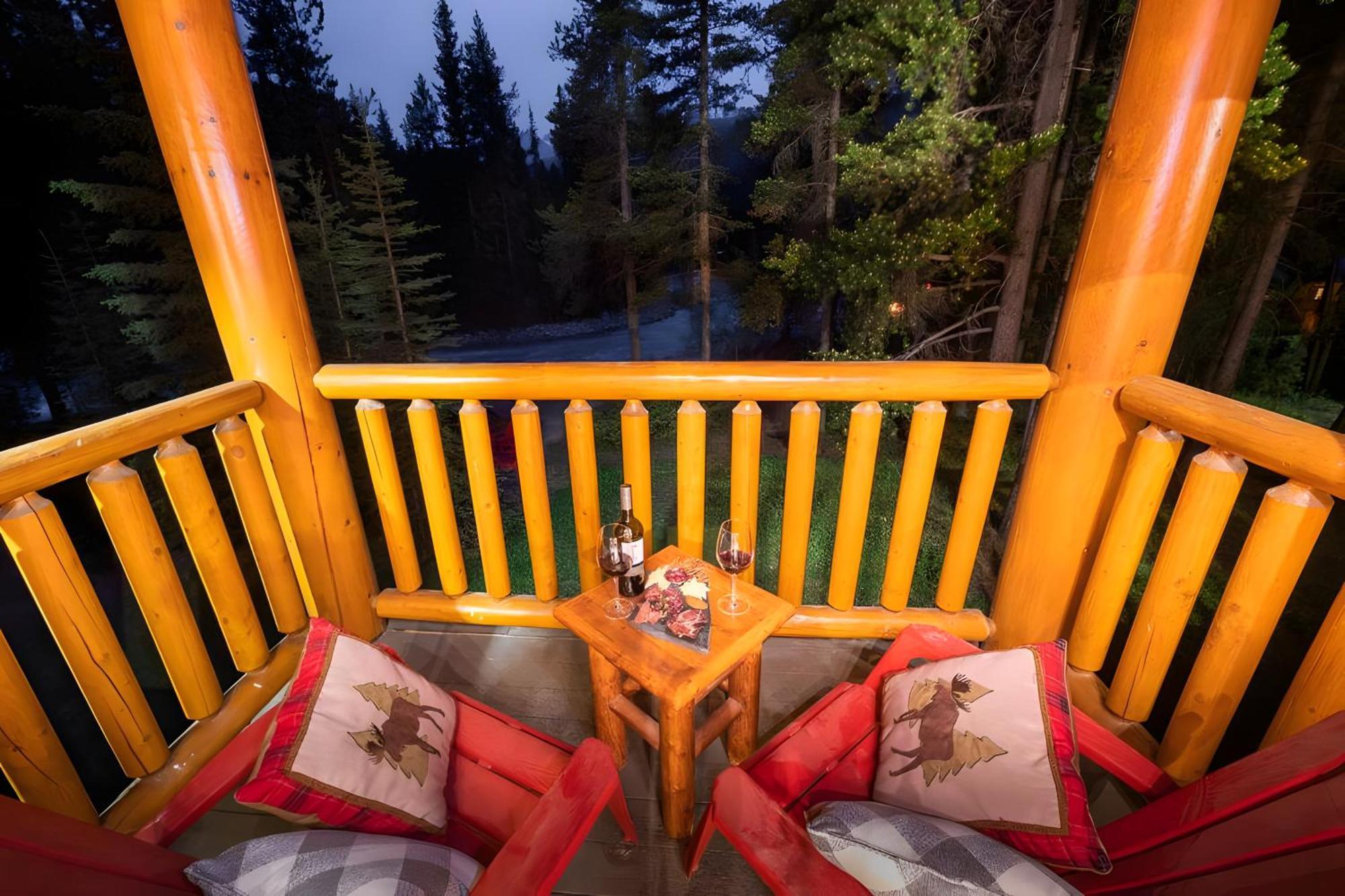 Superior Jacuzzi Suite (Lodge Building)