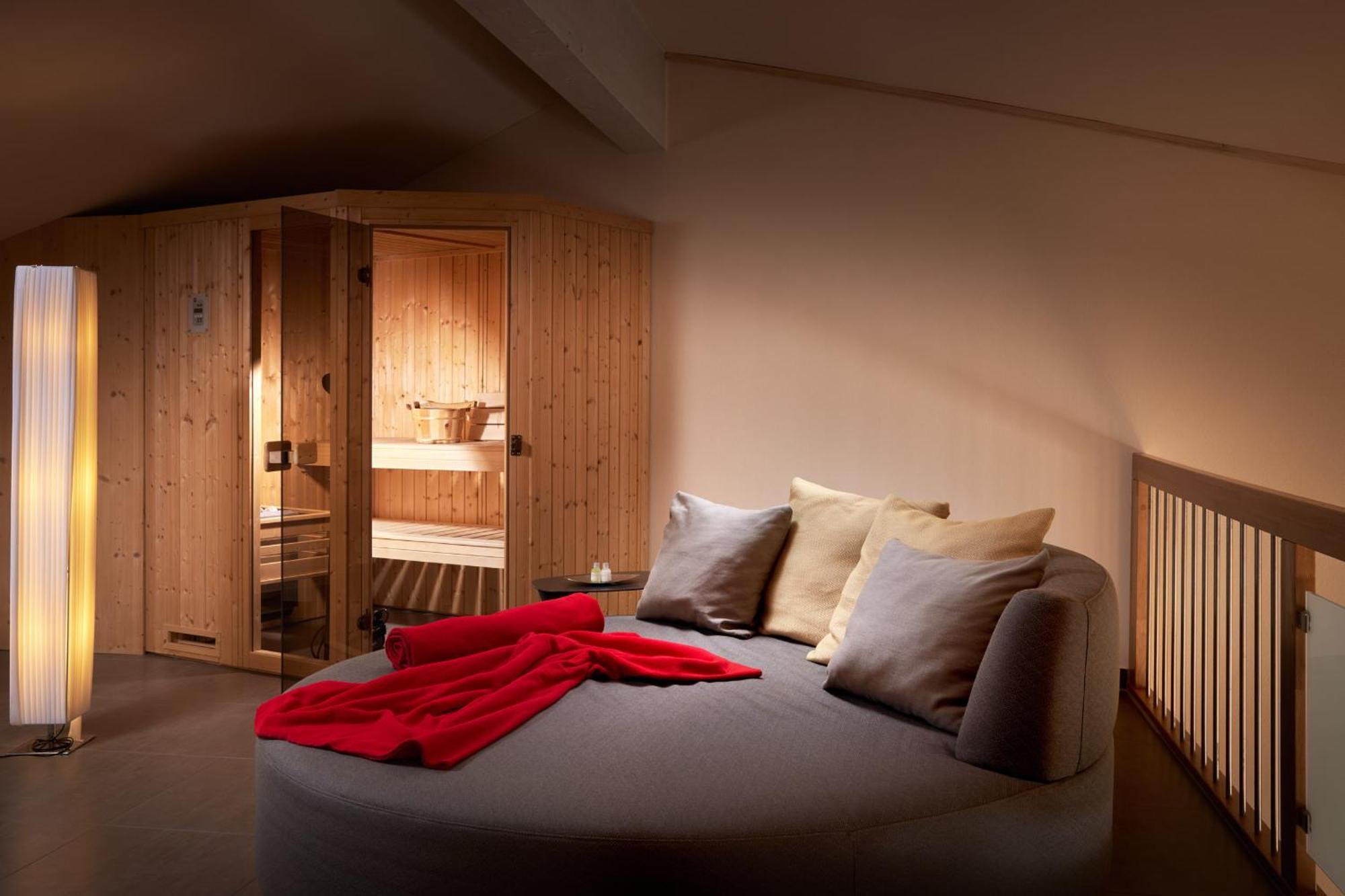 Suite mit Whirlpool-Badewanne und Sauna