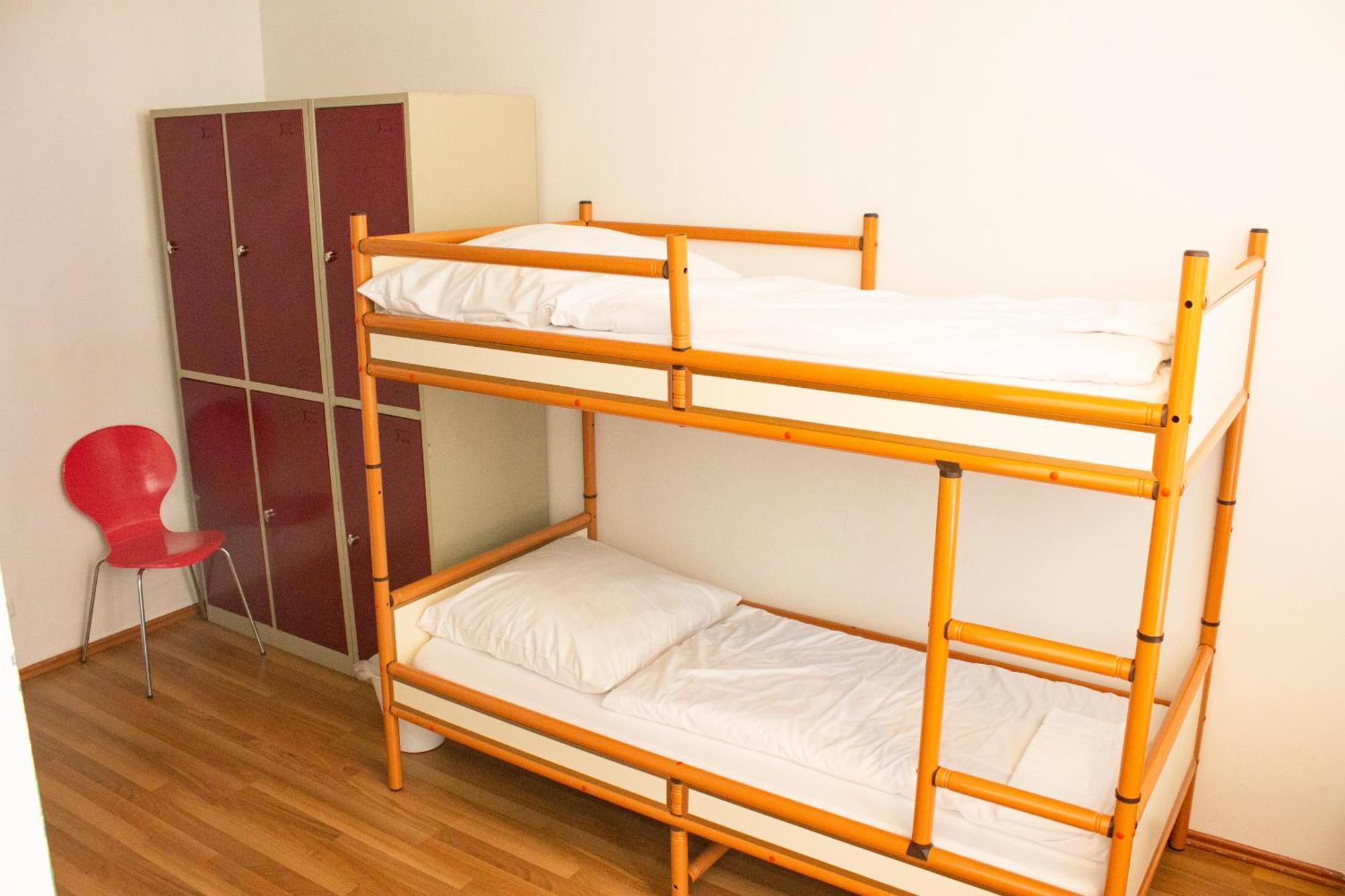 Single Bed Mixed Dormitory Room,1537127464:JPEG