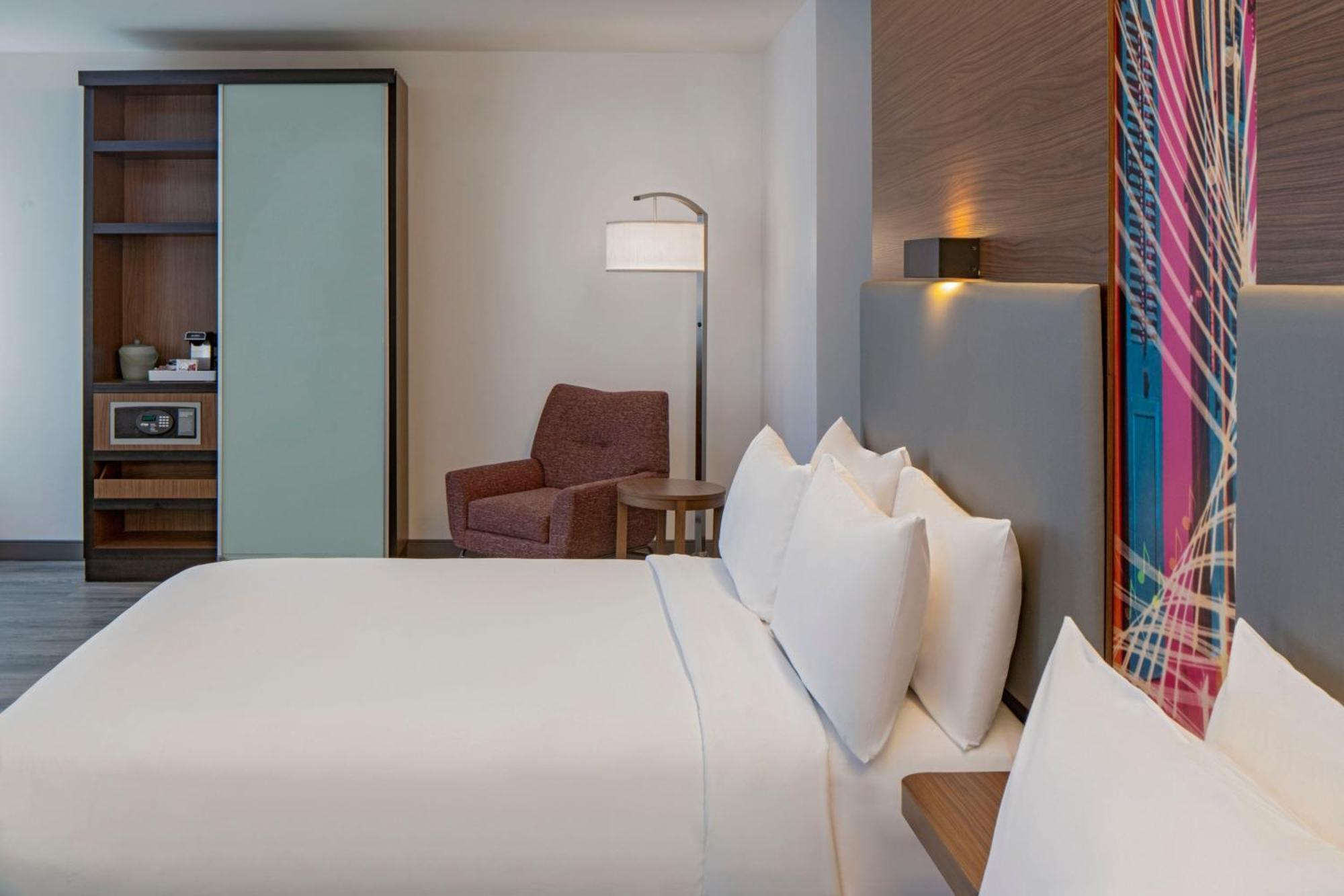 Guest room 2 Queen City view