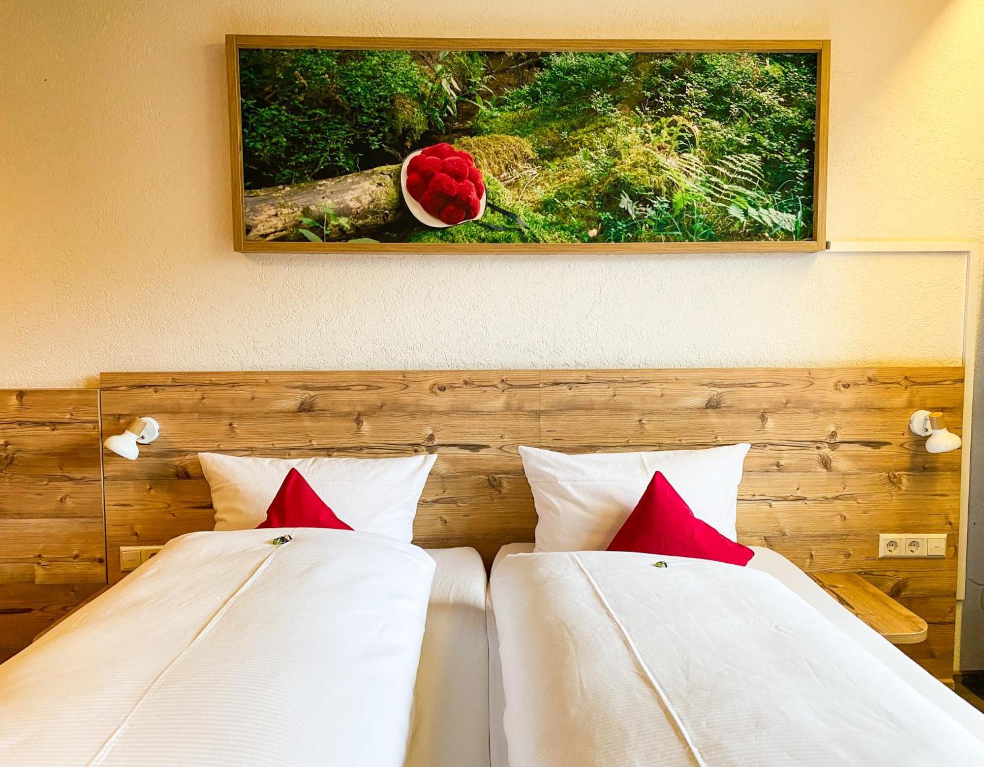 Zweibettzimmer mit Balkon