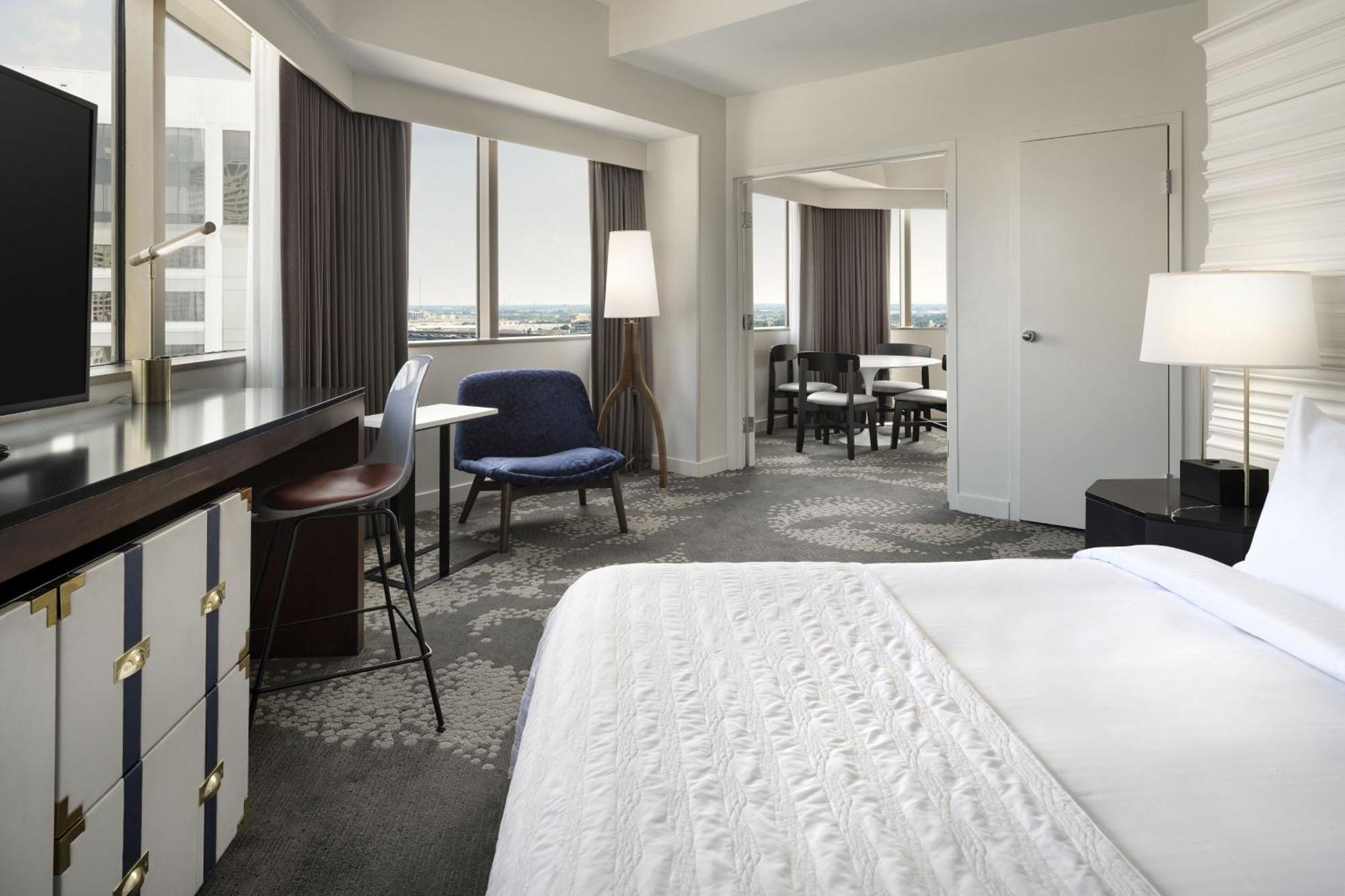 Luxury Suite 1 Bedroom Suite 1 King