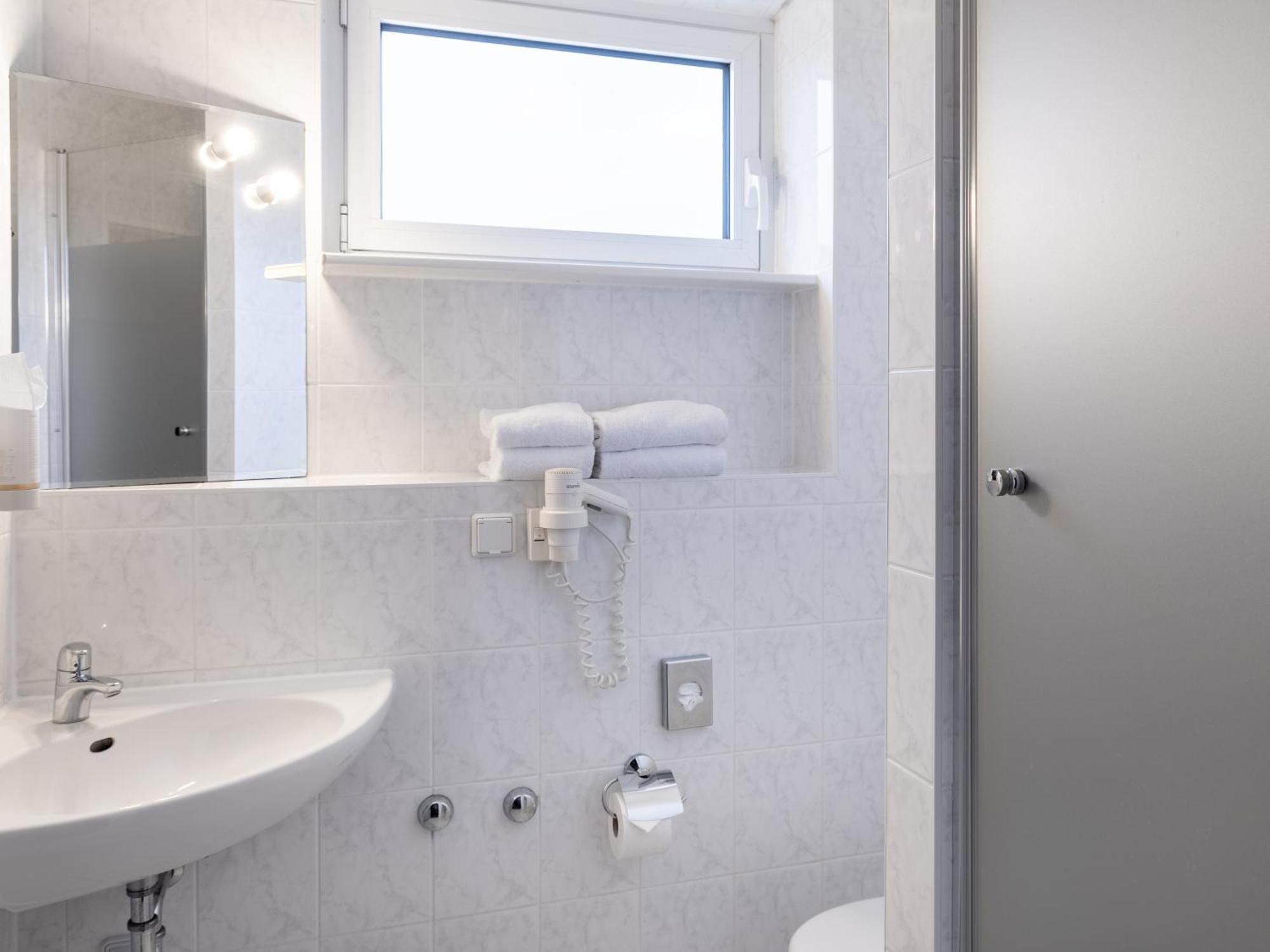 Good Morning Twin Room,1538656474:JPEG