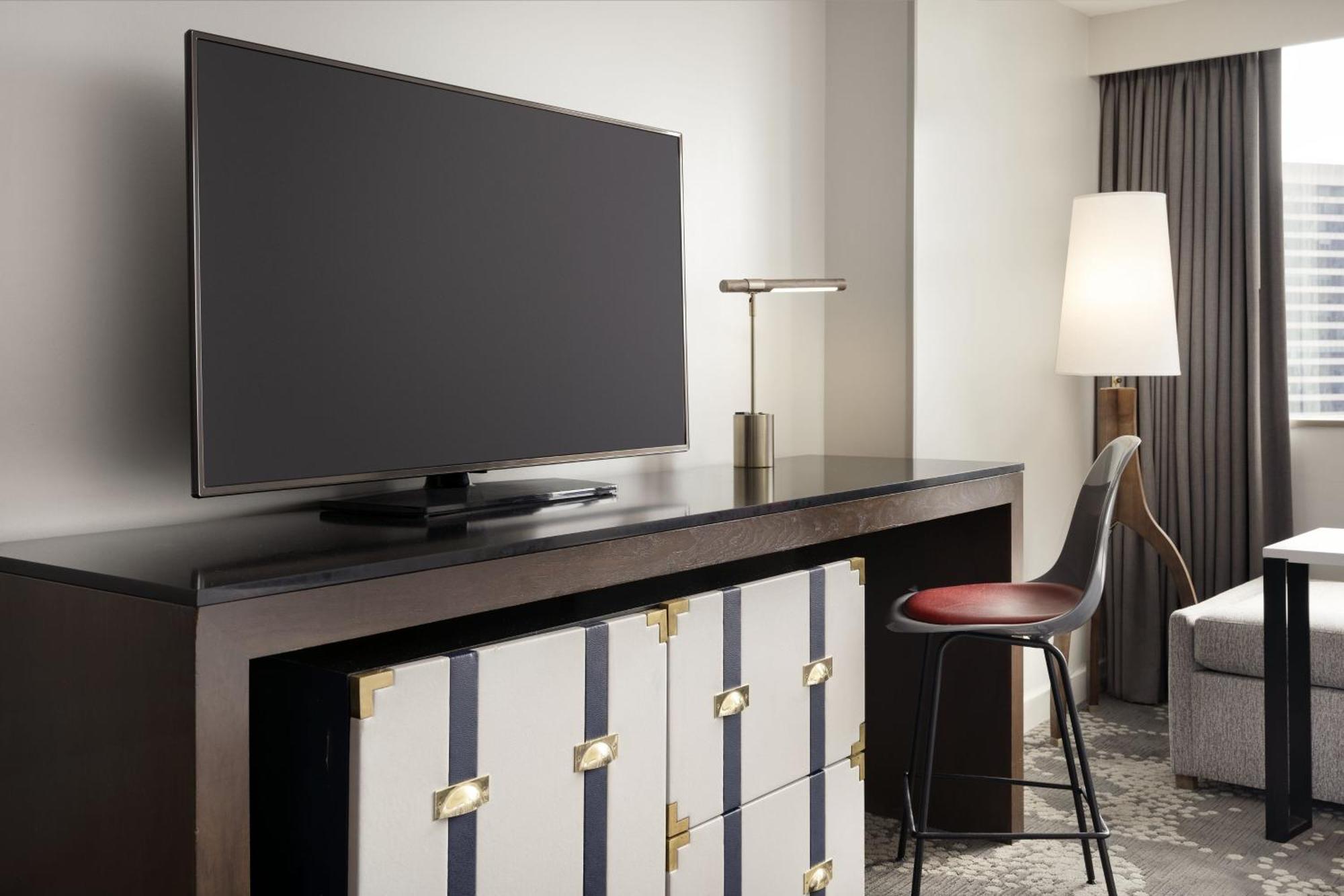 Luxury Suite 1 Bedroom Suite 1 King