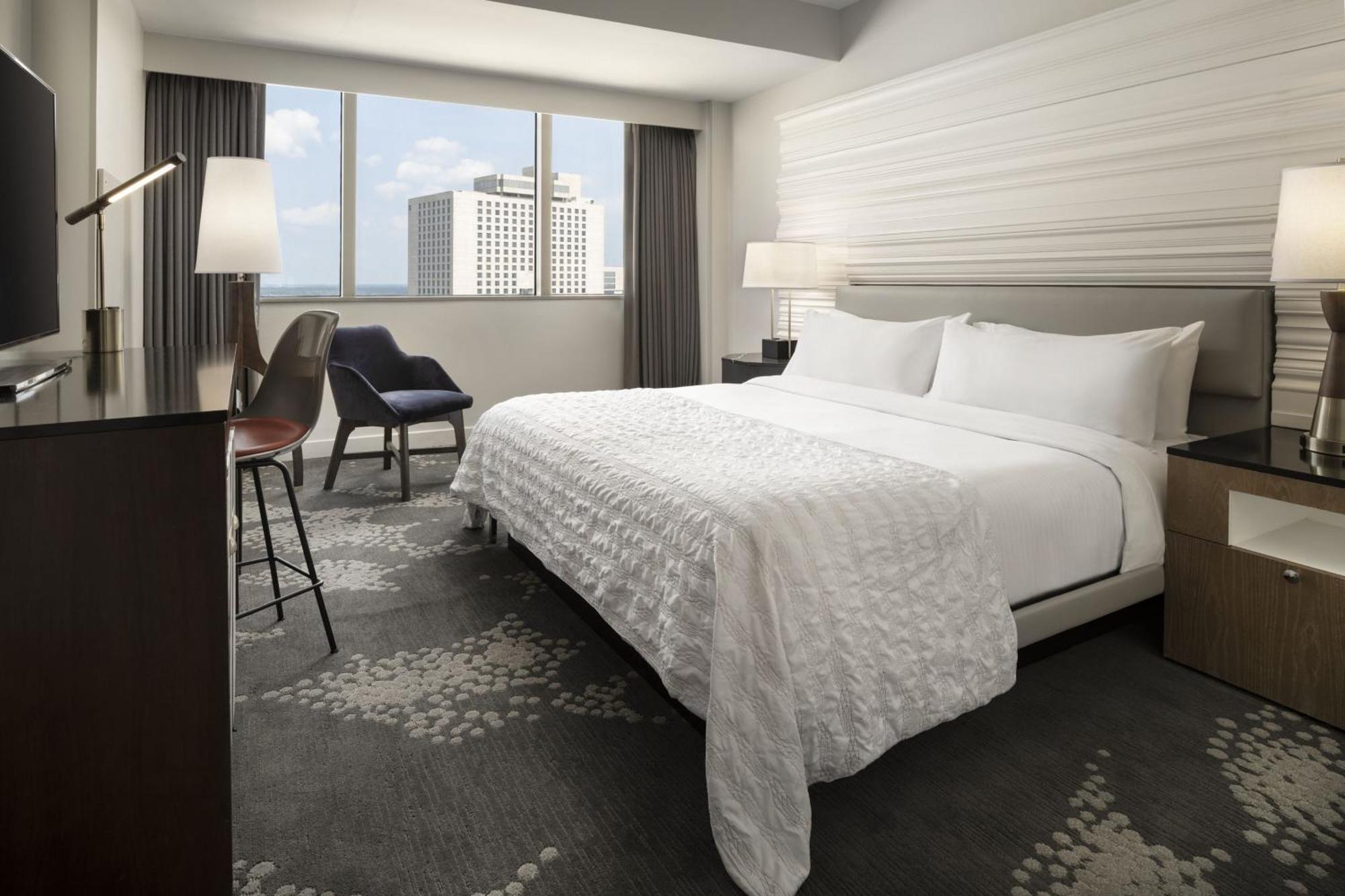 Luxury Suite 1 Bedroom Suite 1 King