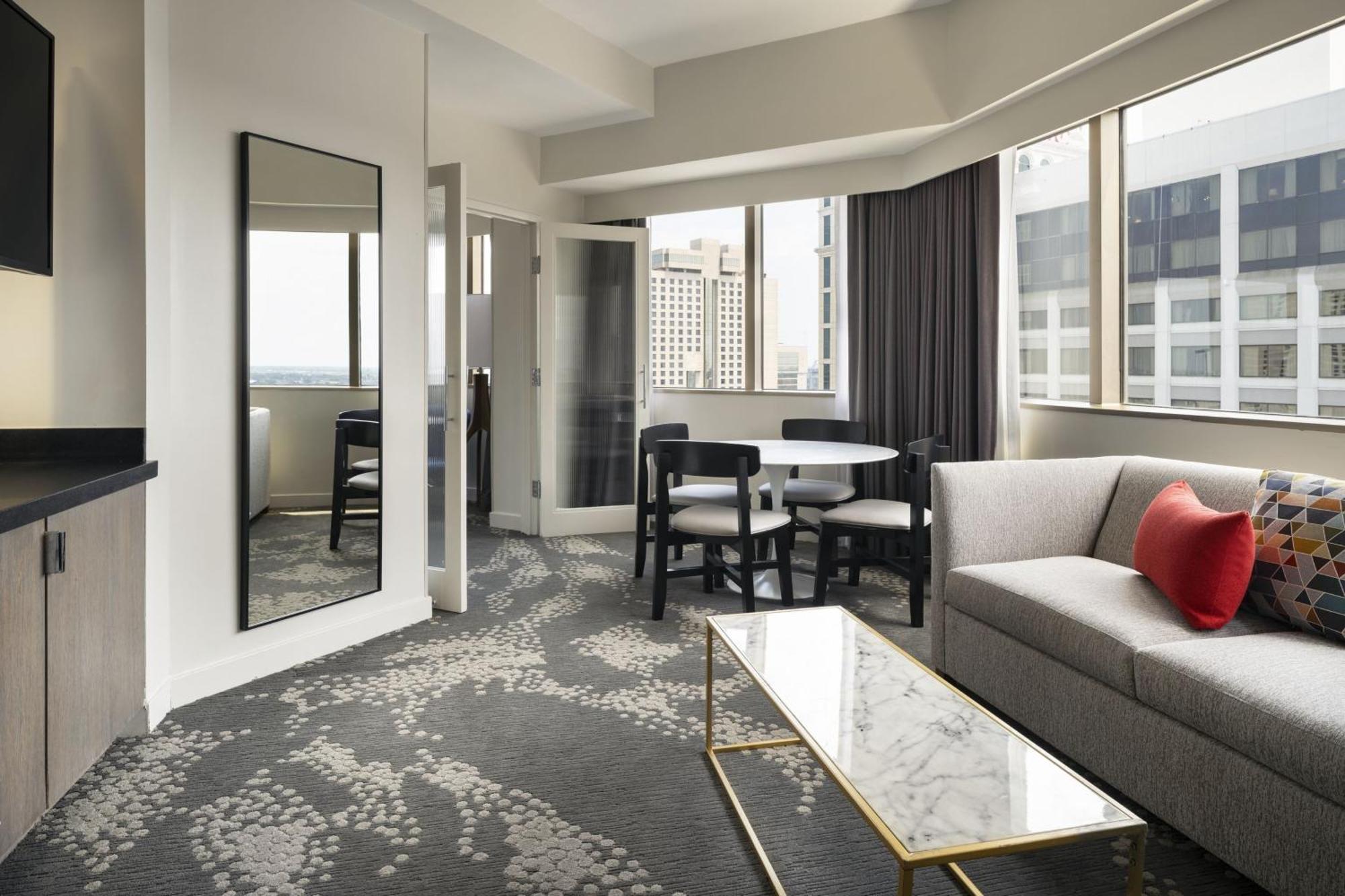 Luxury Suite 1 Bedroom Suite 1 King