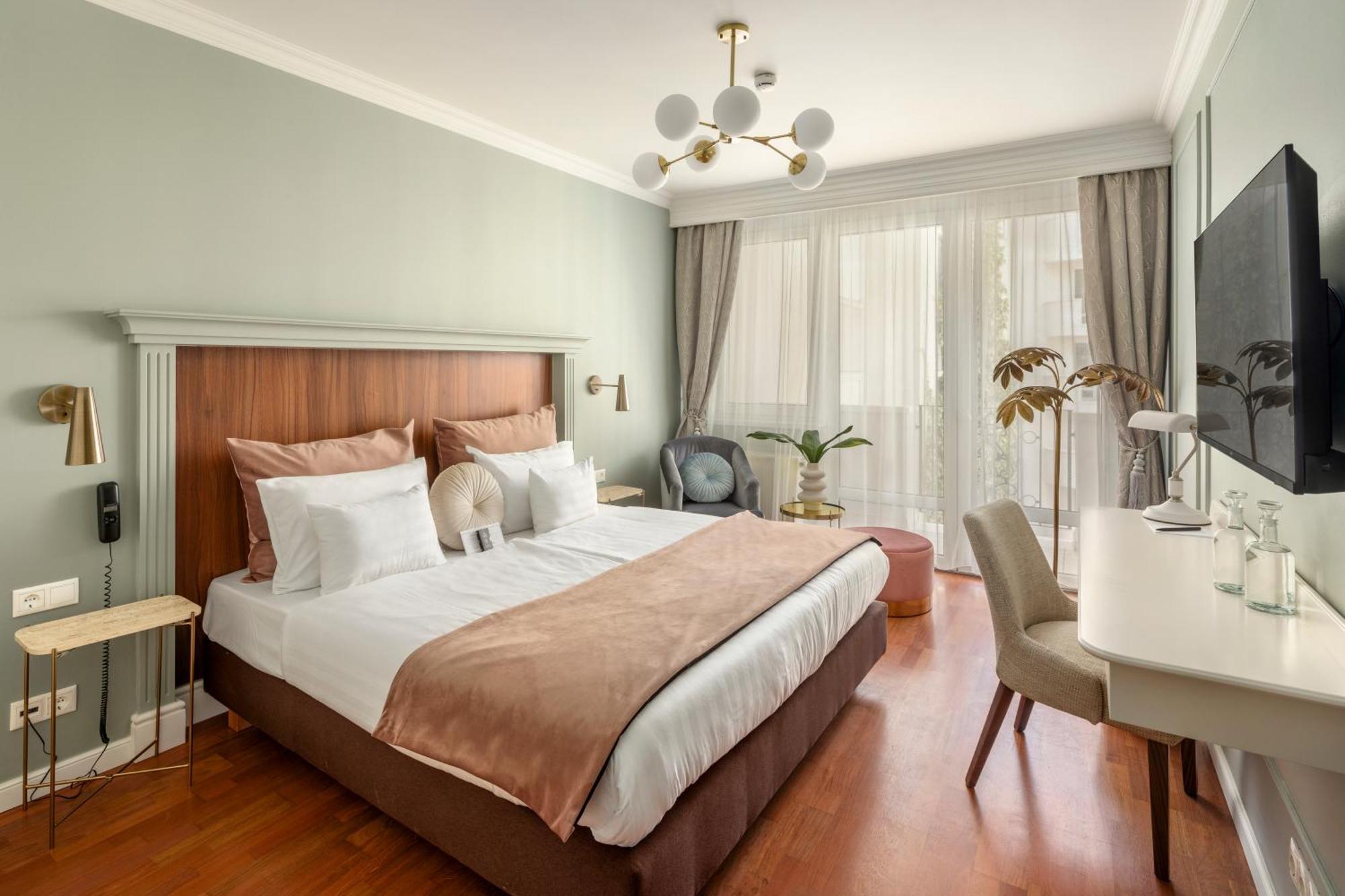 Doppelzimmer mit Kingsize-Bett