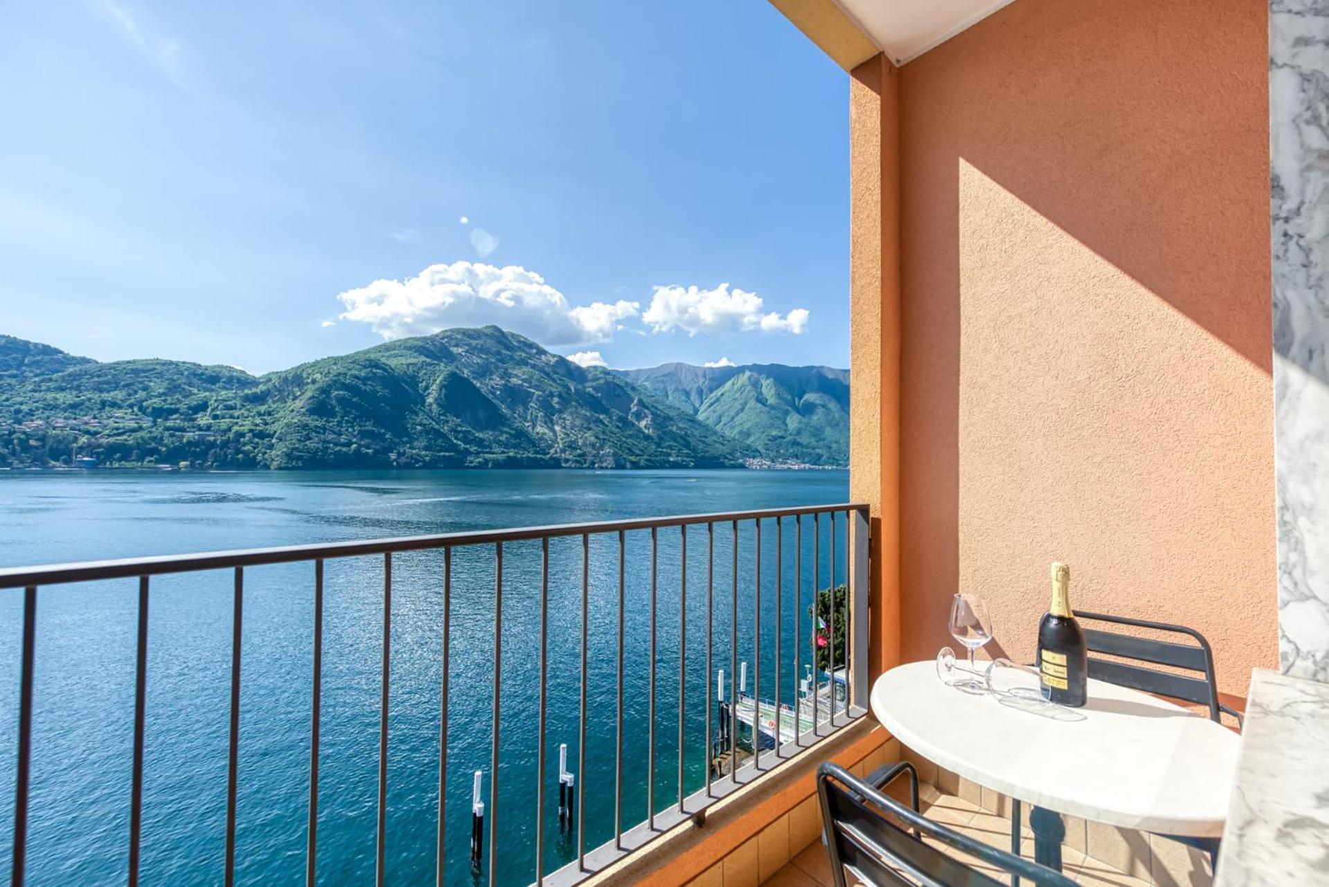 Doppelzimmer mit Seeblick und Balkon