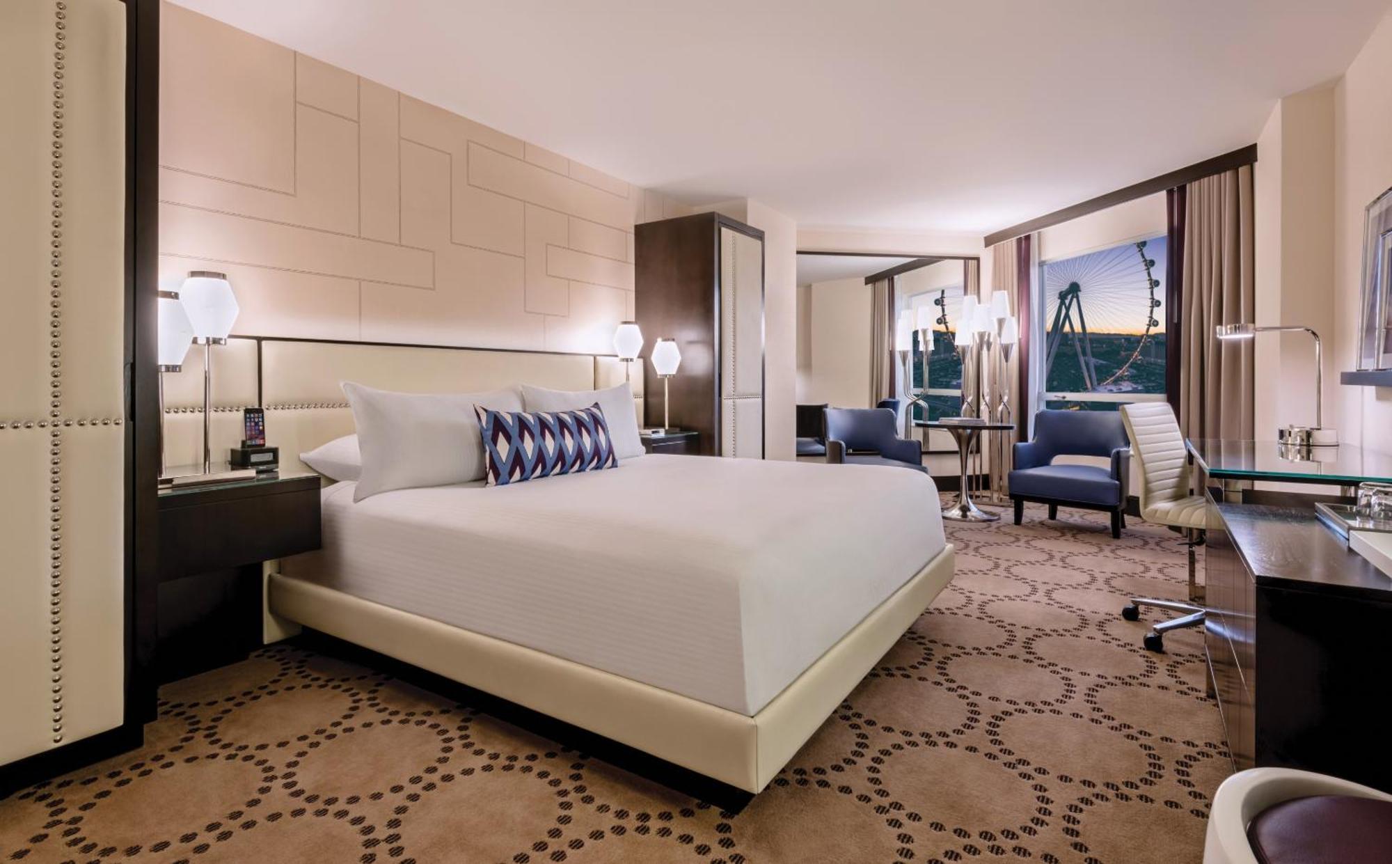 Deluxe Zimmer Valley mit Kingsize-Bett und Blick auf eine Attraktion