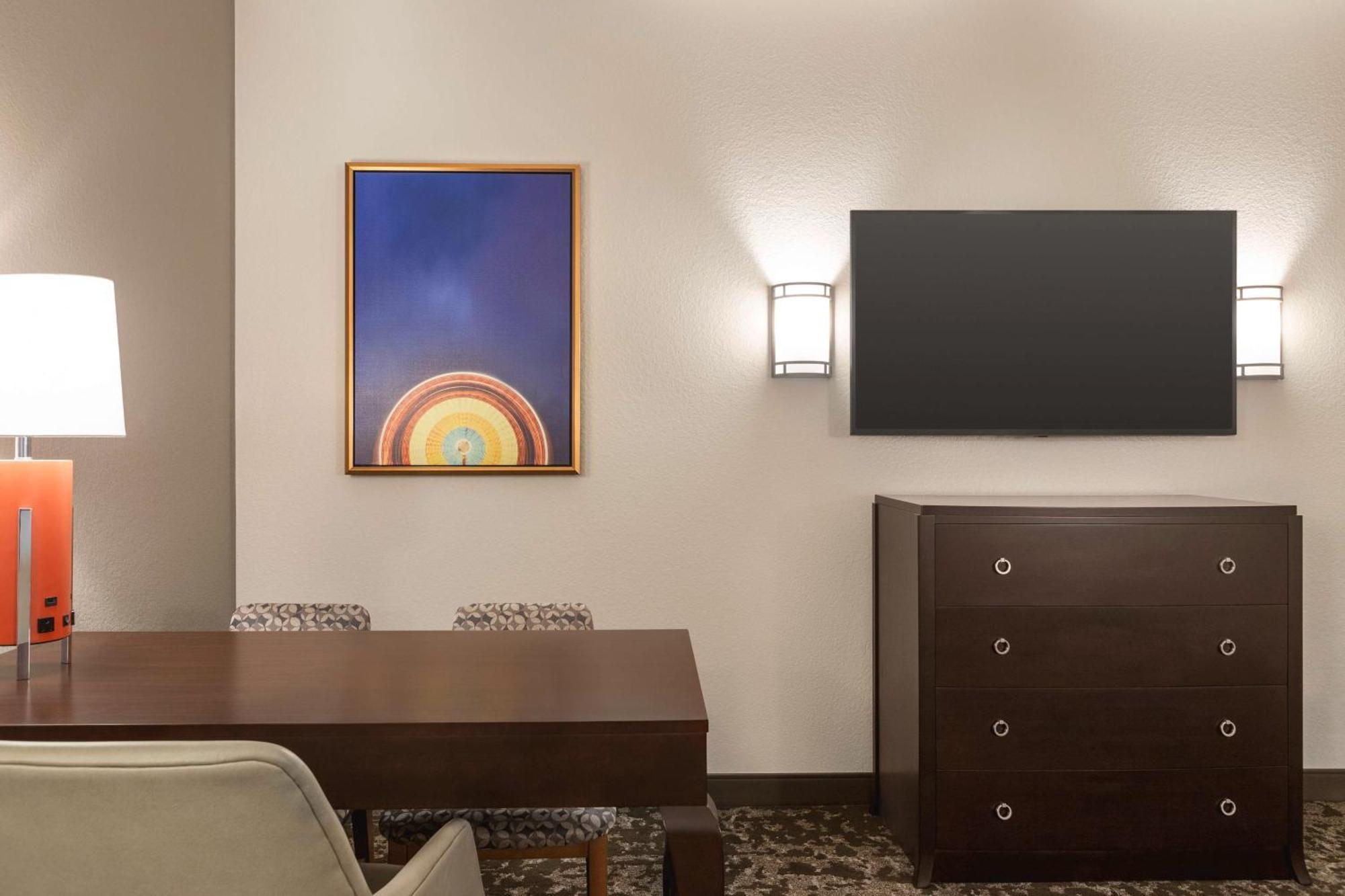 Suite mit 1 Schlafzimmer mit Queensize-Bett und Badewanne - barrierefrei, Nichtraucher