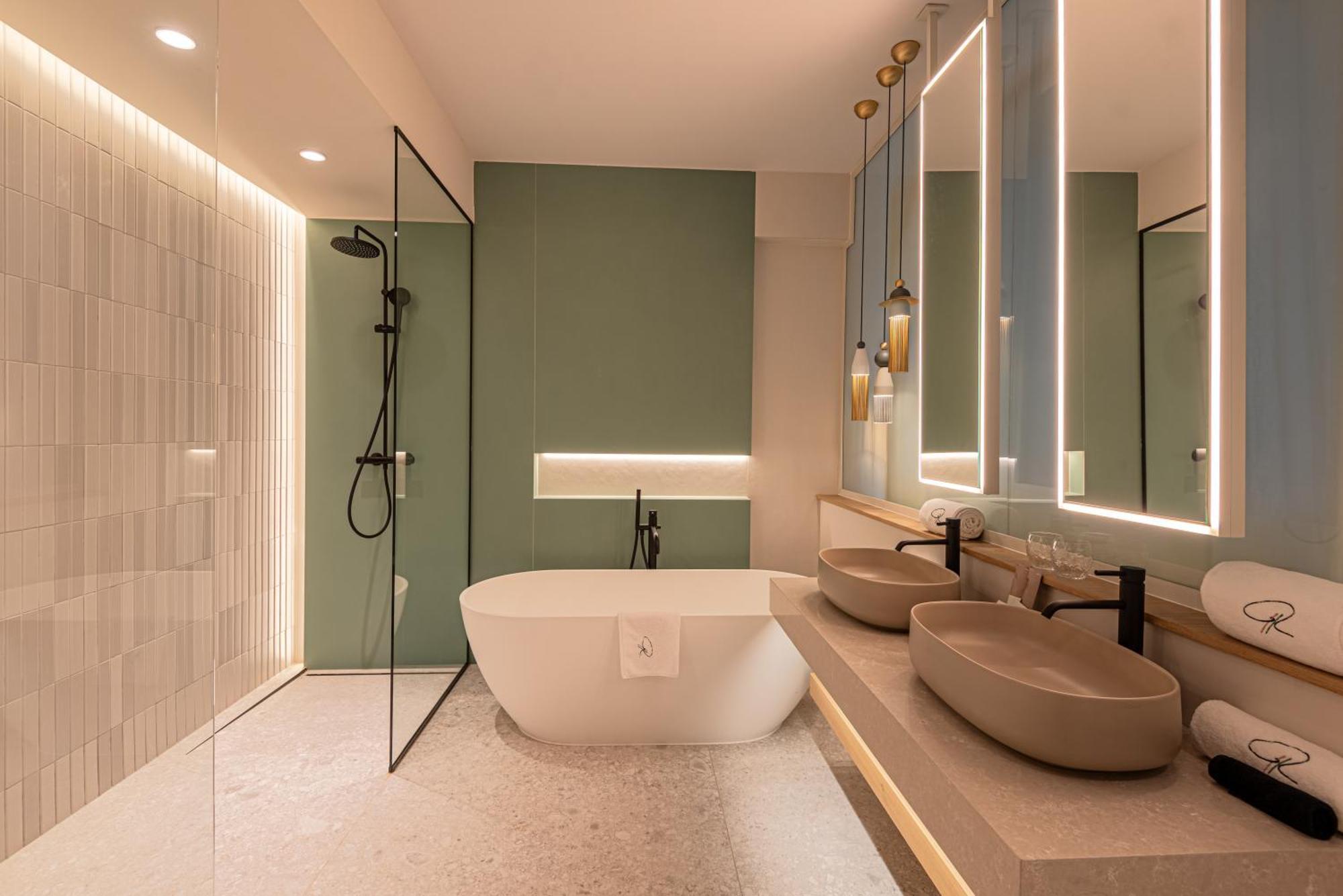 Deluxe Suite mit Whirlpool-Badewanne