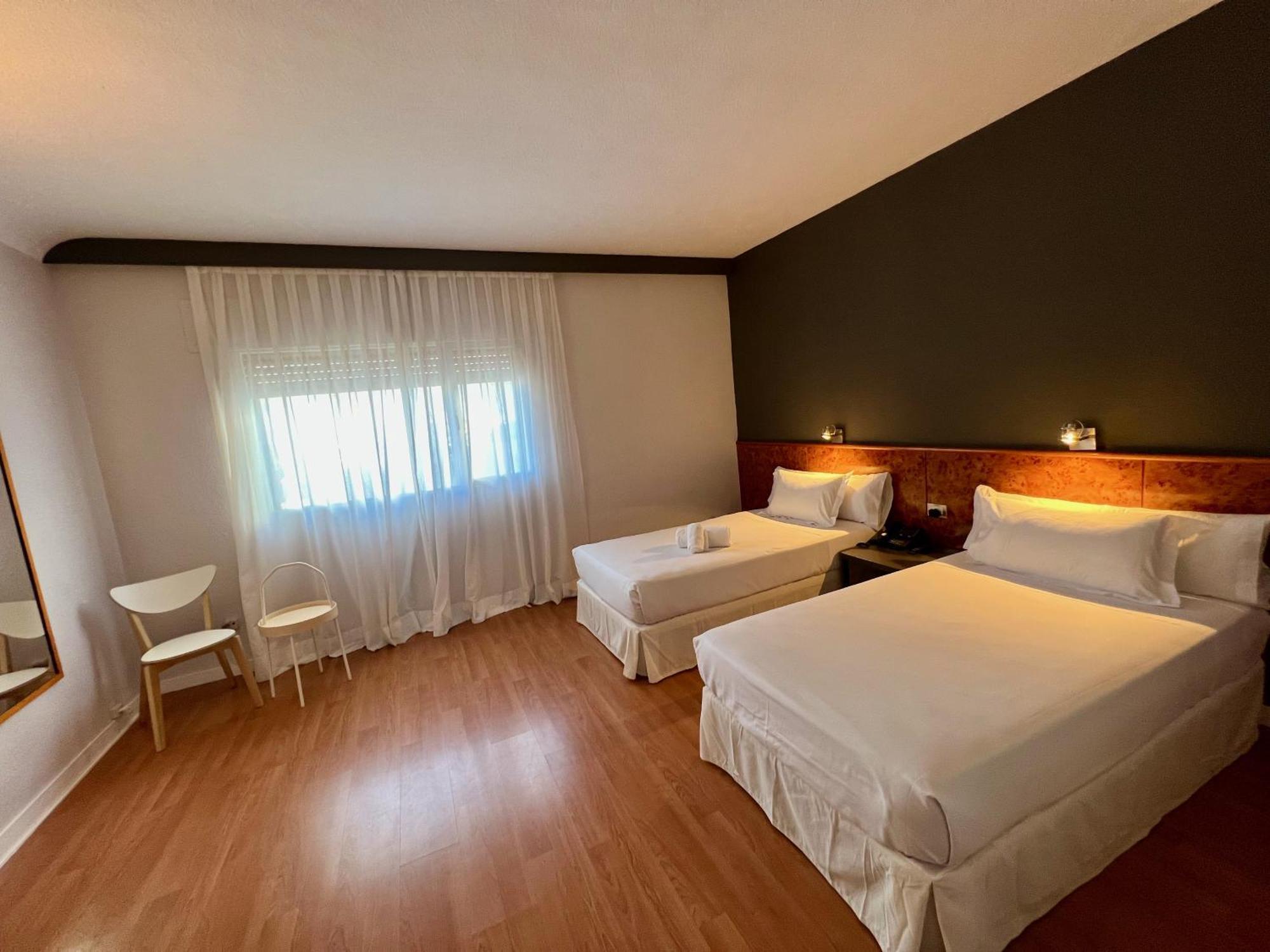 Triple Family Room (2 beds)