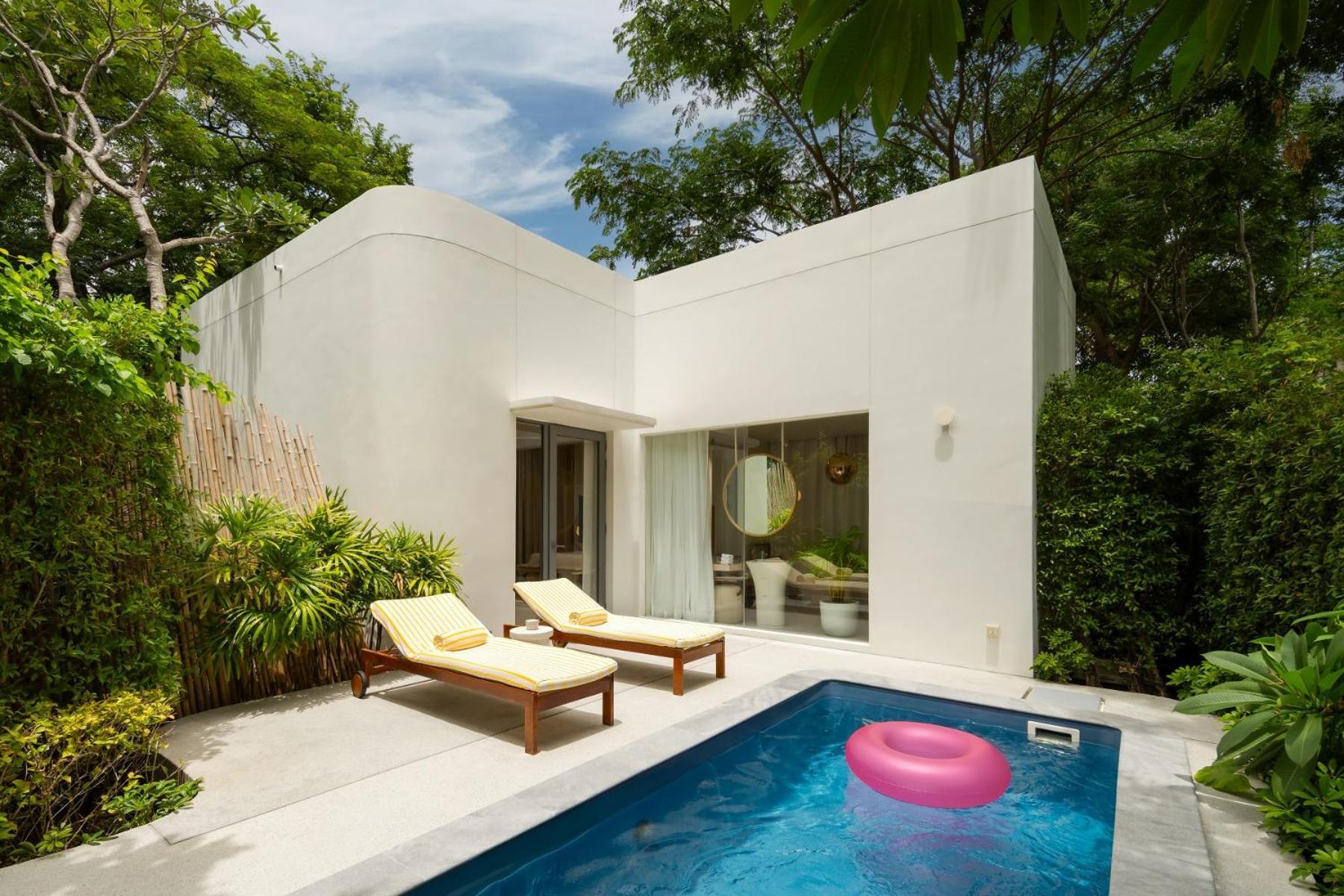 Villa Plush Pool