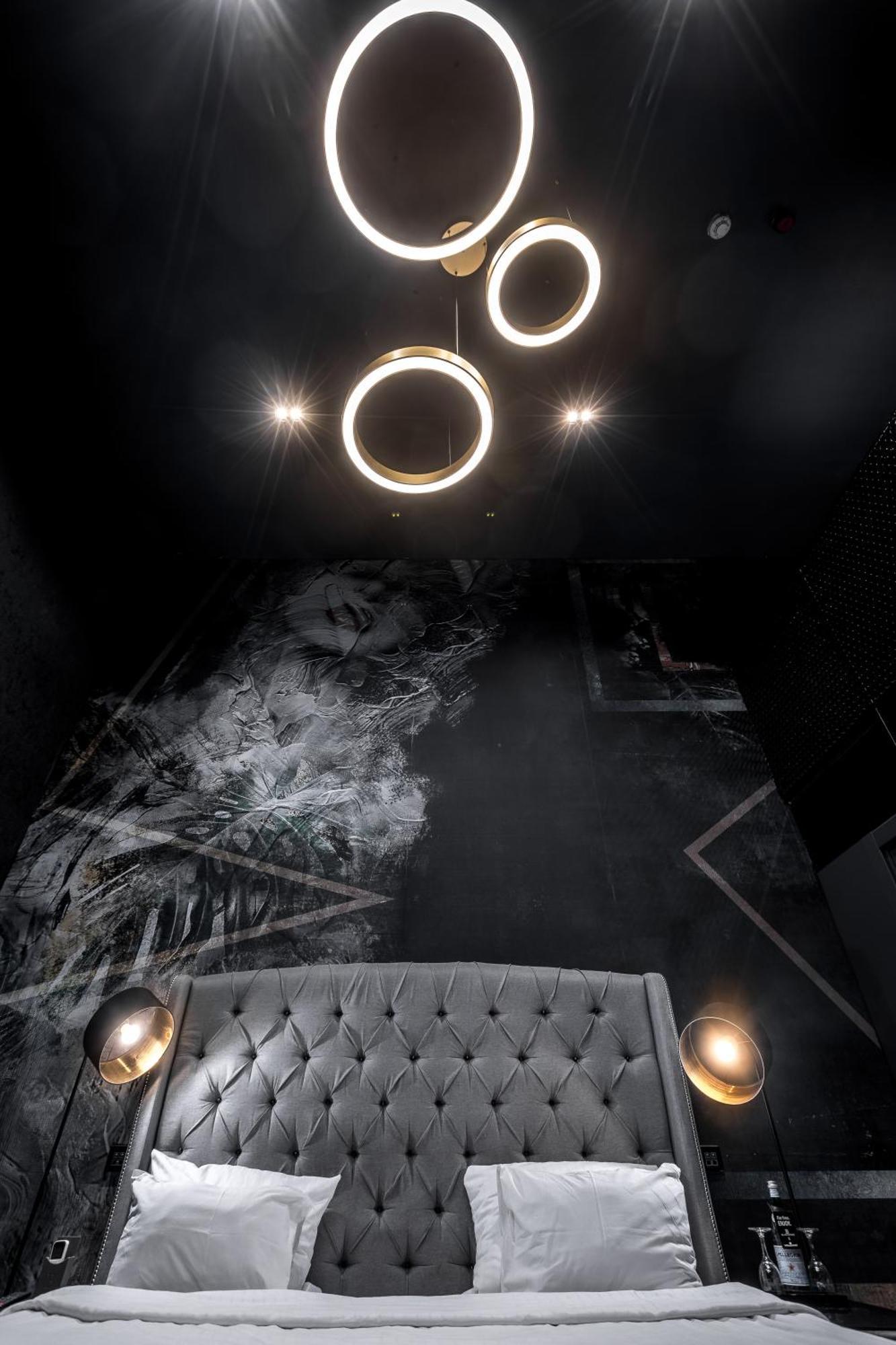 Loft Black