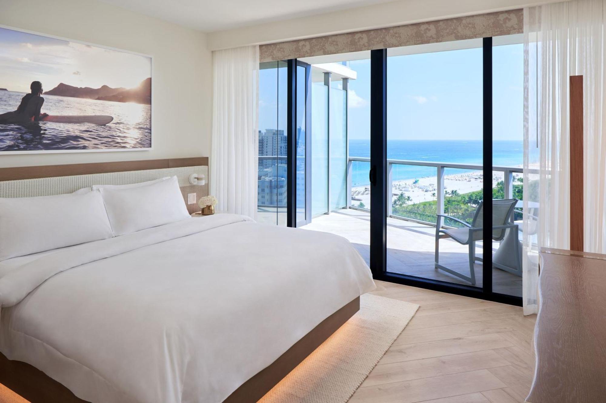 Suite mit 2,5 Schlafzimmern und Meerblick, Schlafzimmer 1: 1 Kingsize-Bett, Schlafzimmer 2: 1 Kingsize-Bett, Schlafsofa und Balkon
