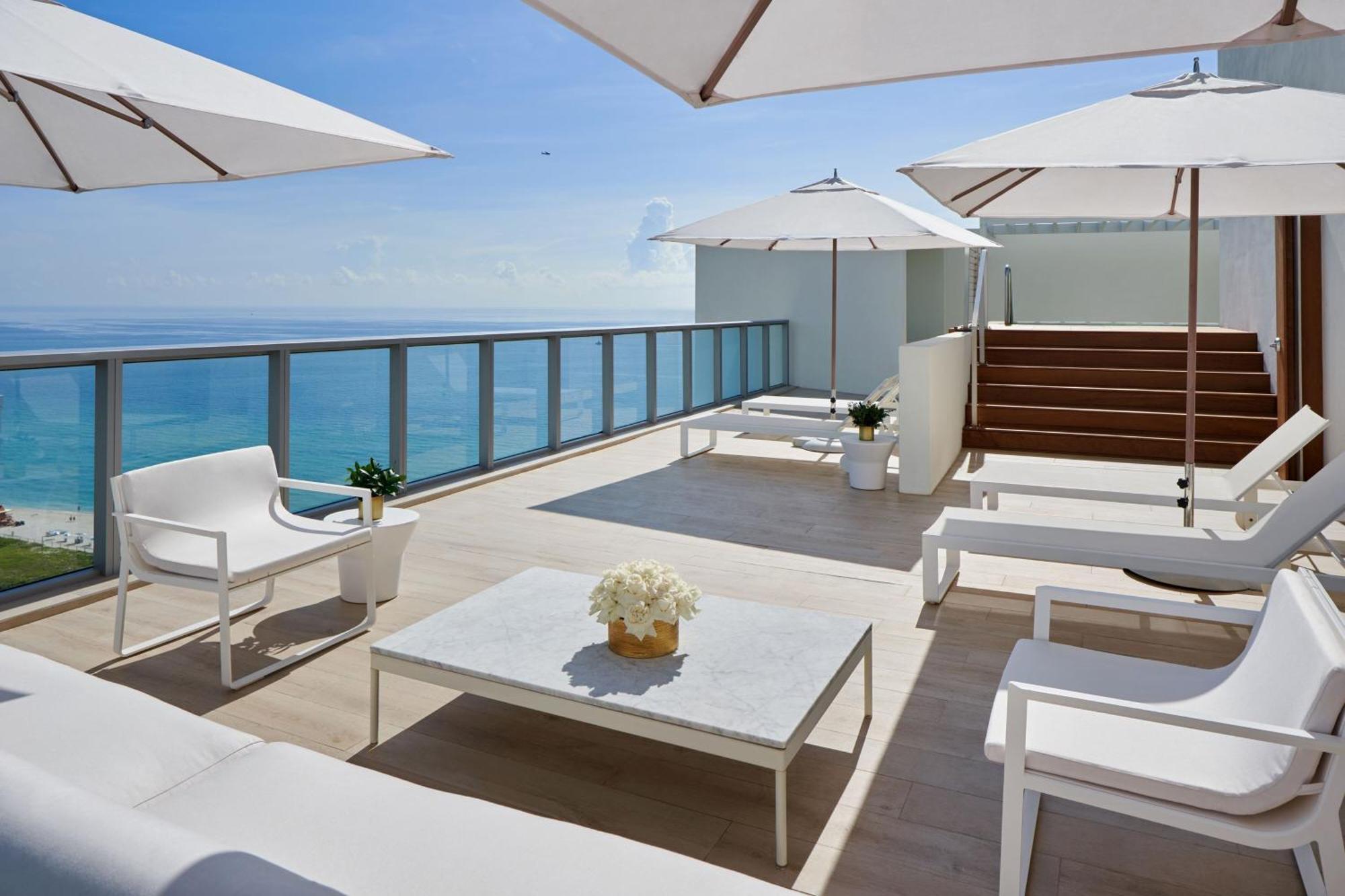 Penthouse 8, Suite mit 2 Schlafzimmern auf zwei Etagen, Schlafzimmer 1: 1 Kingsize-Bett, Schlafzimmer 2: 1 Kingsize-Bett, Meerblick und Balkon