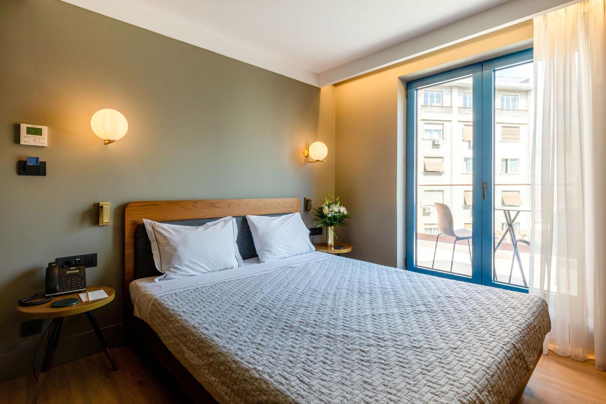 Spacious Room - Balcony