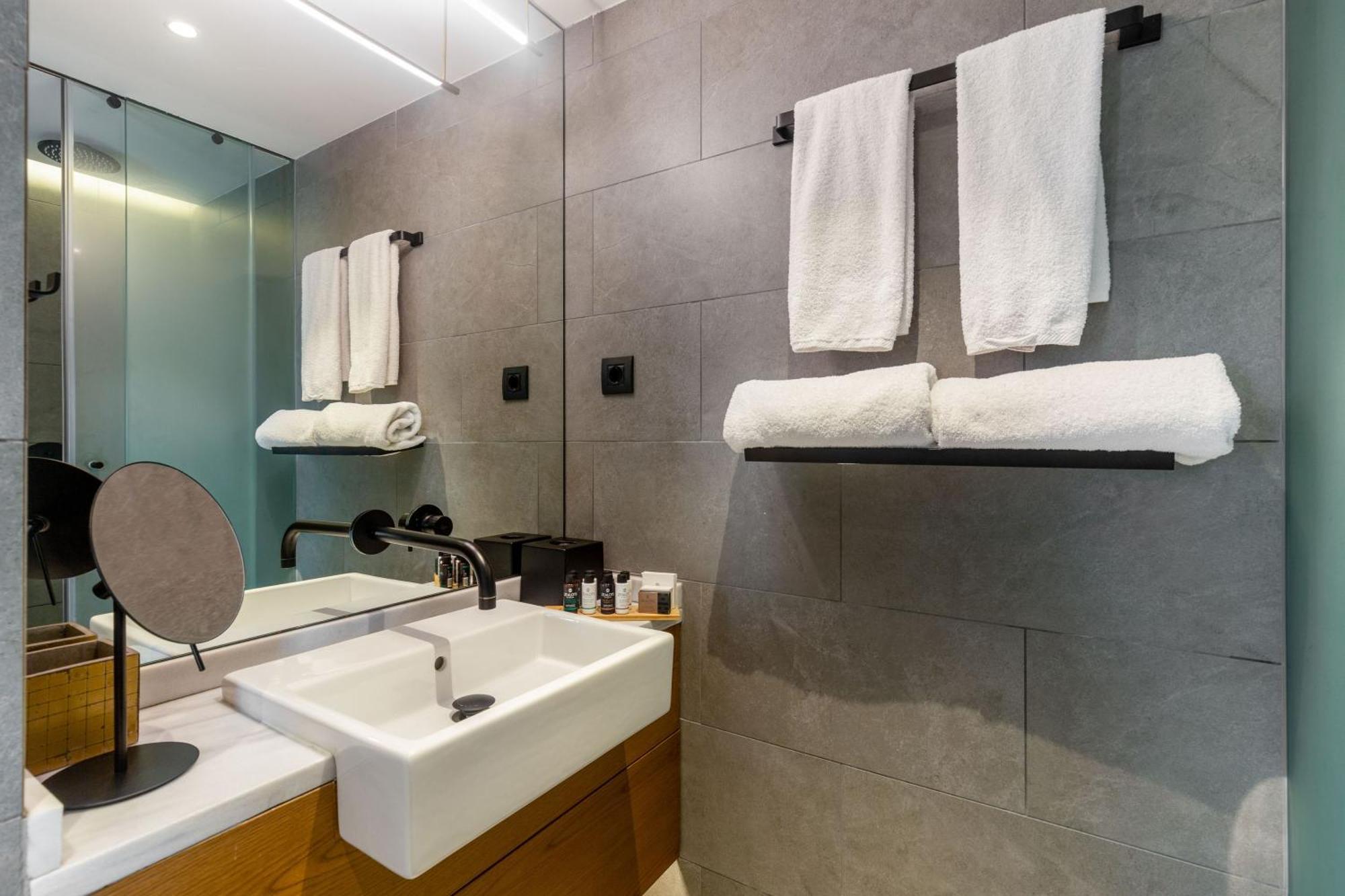 Signature Suite - 4 Person  - Balcony - Acropolis View