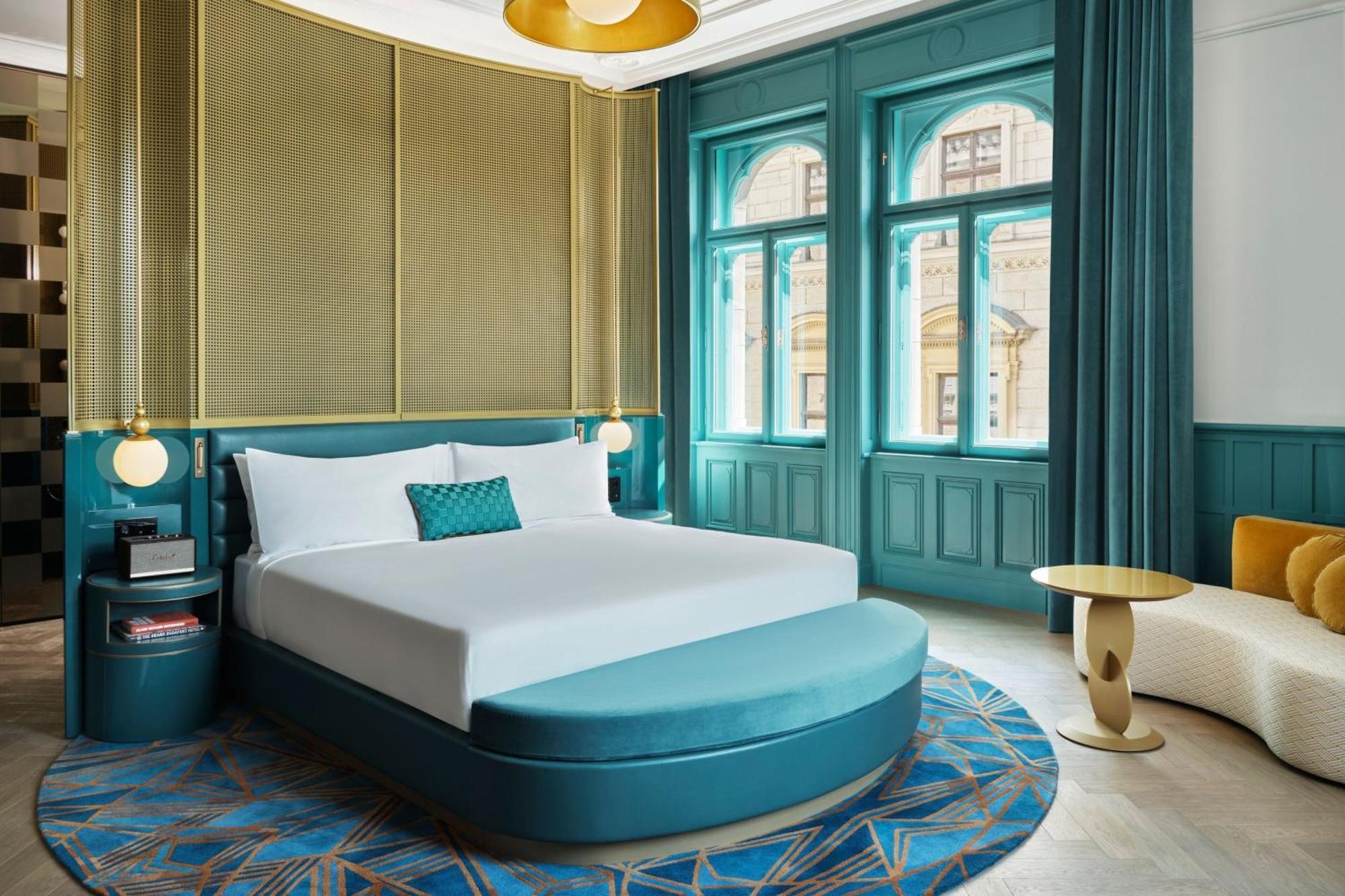 Superior Suite mit Kingsize-Bett und Stadtblick