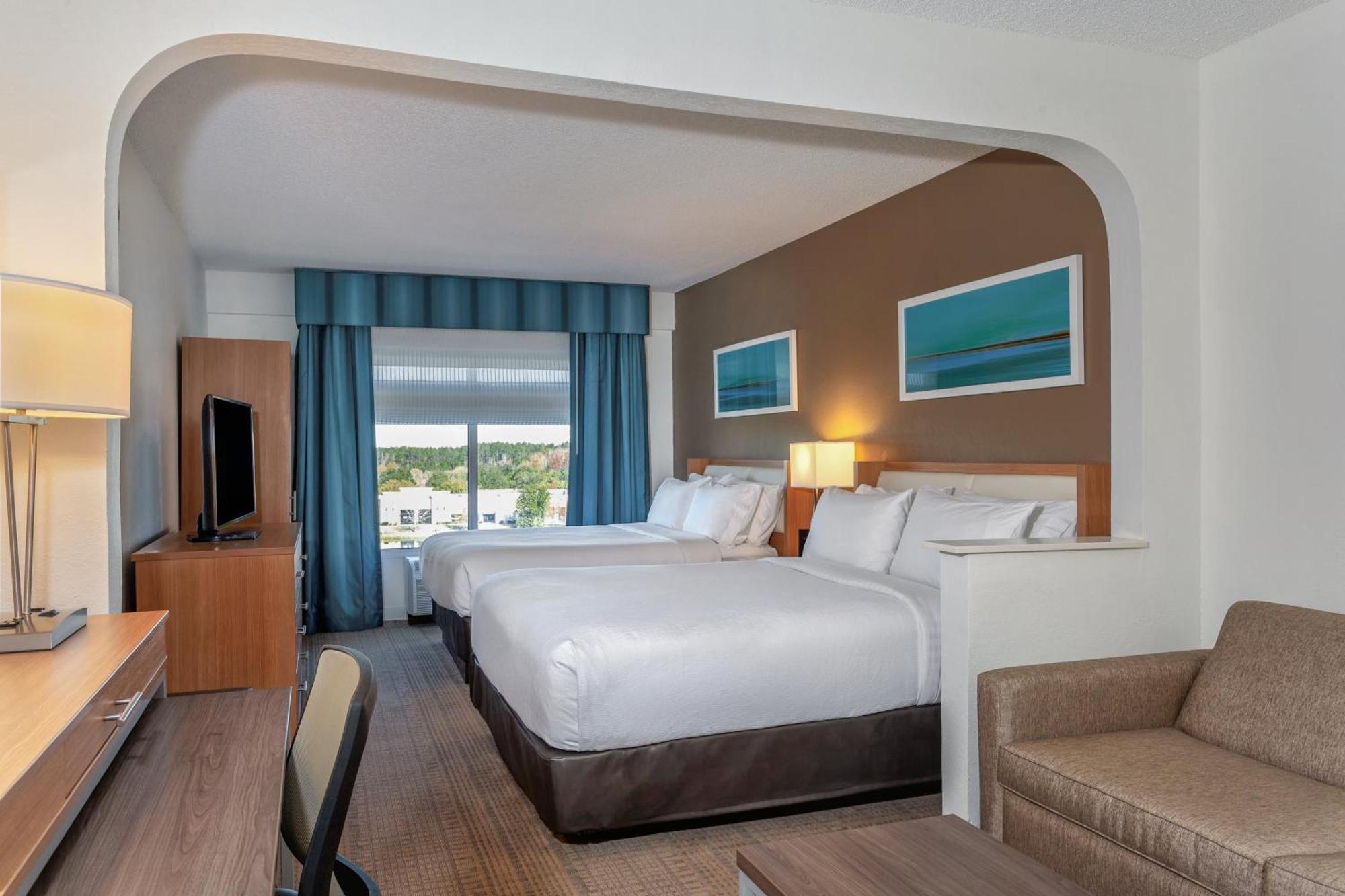 Standard Queen Room Two Queen Beds Mobility Accessible Roll Shower