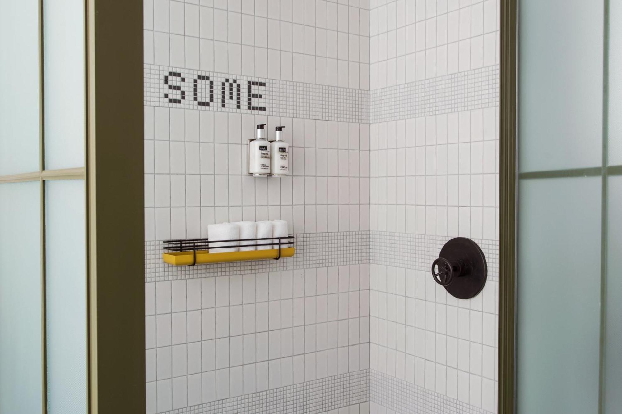 Doppelzimmer mit 2 Doppelbetten, Stadtblick und Badewanne – barrierefrei