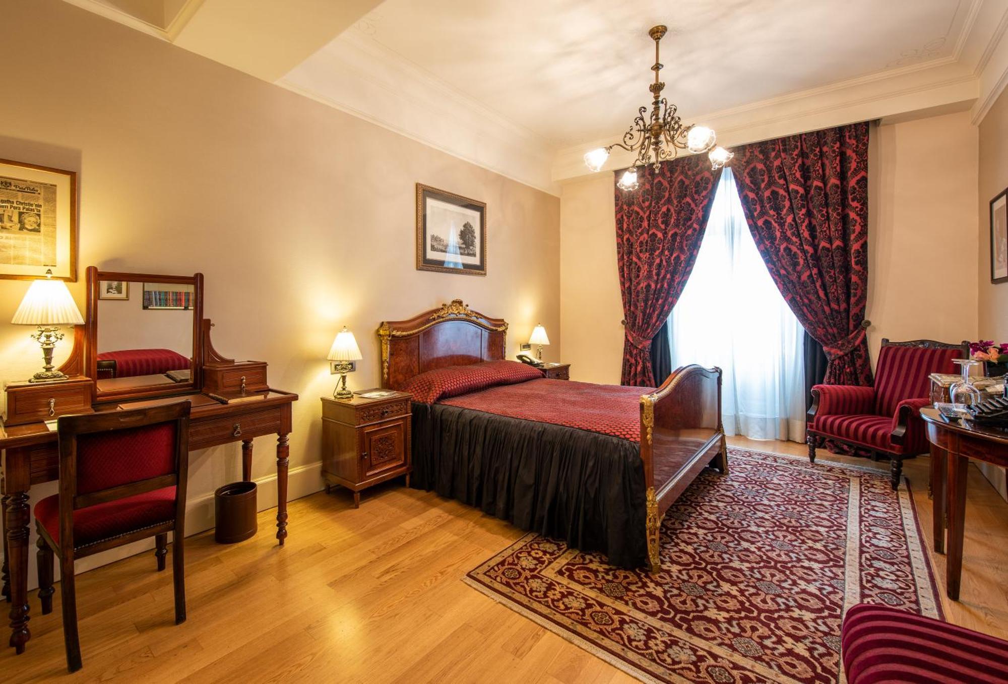 Zimmer Agatha Christie mit Kingsize-Bett