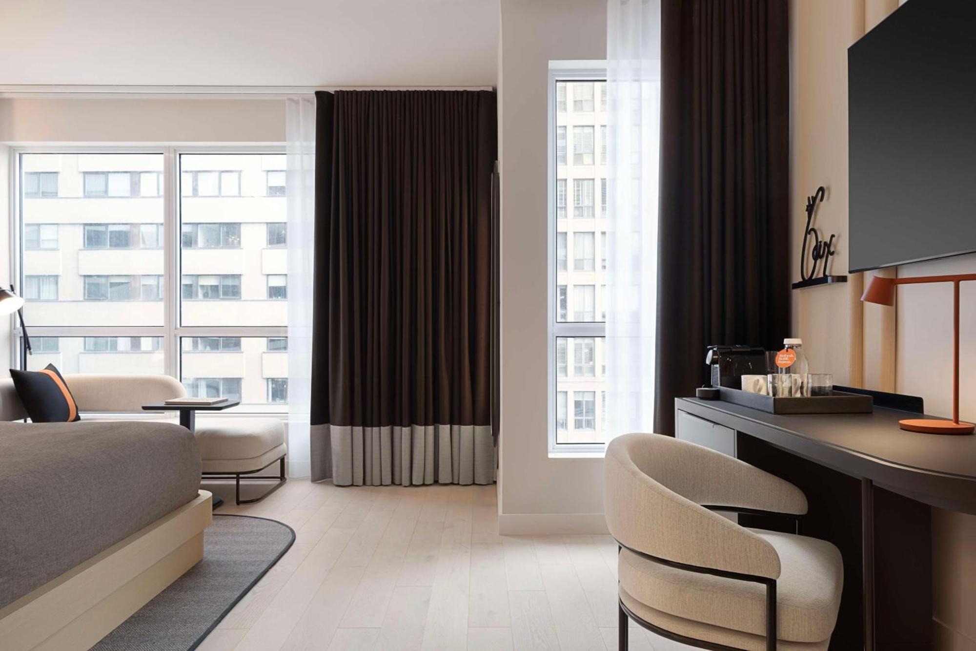 Zimmer mit Kingsize-Bett und Aussicht
