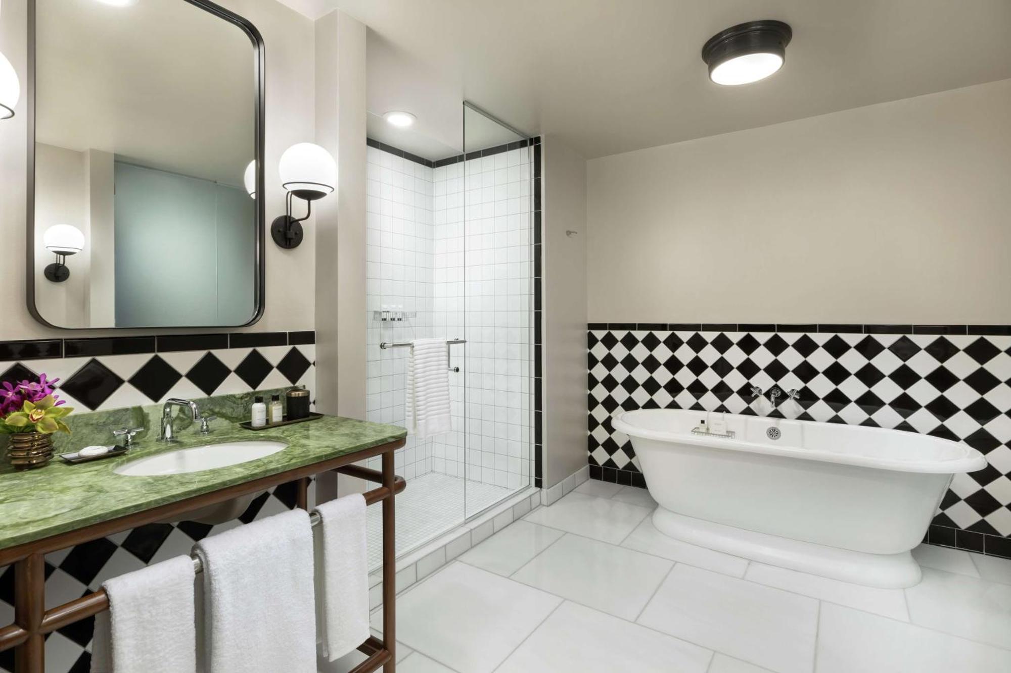 Deluxe Suite mit 1 Schlafzimmer, Kingsize-Bett und Stadtblick