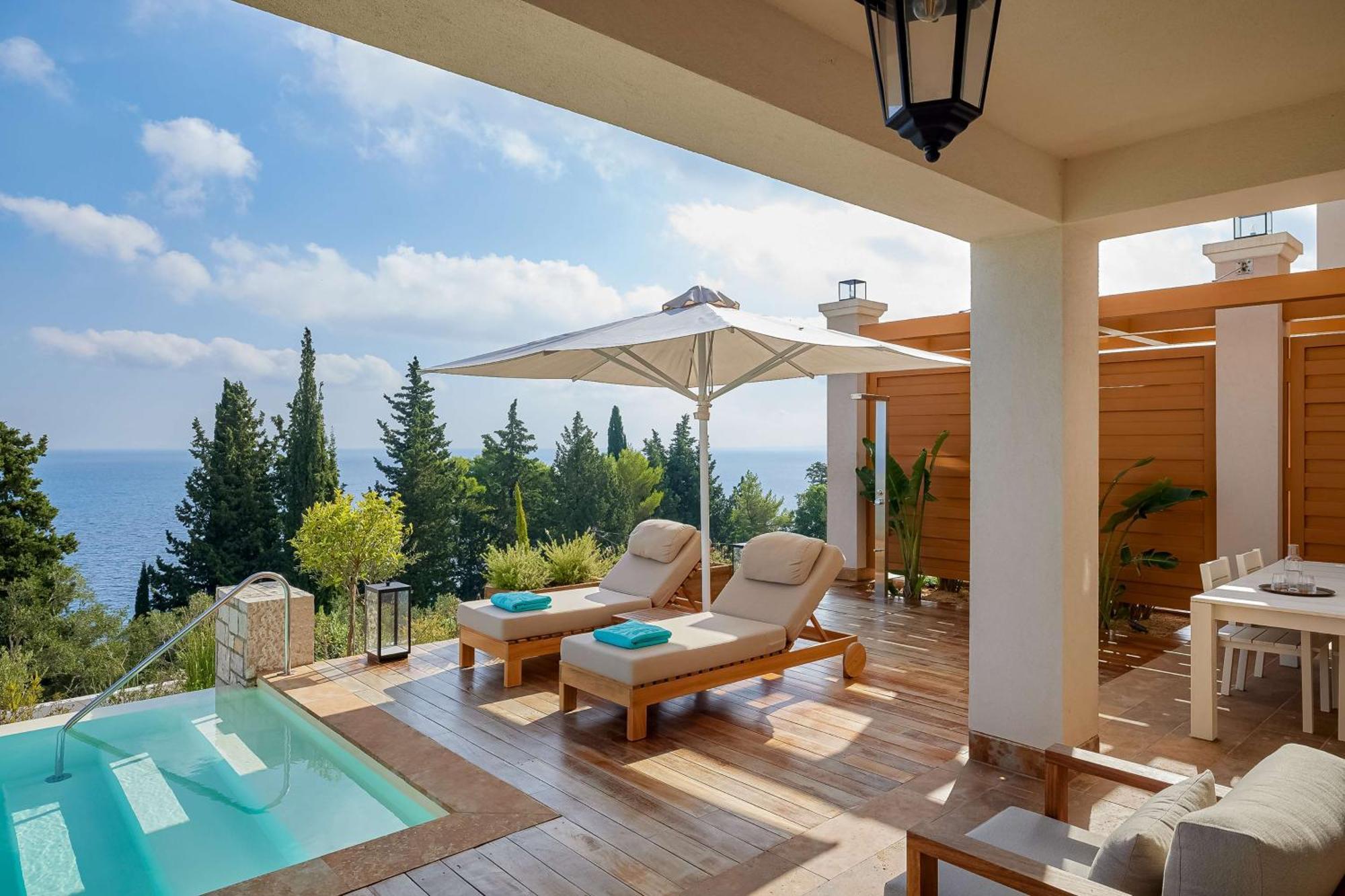 Poolvilla mit 2 Schlafzimmern und Blick auf das Ionische Meer