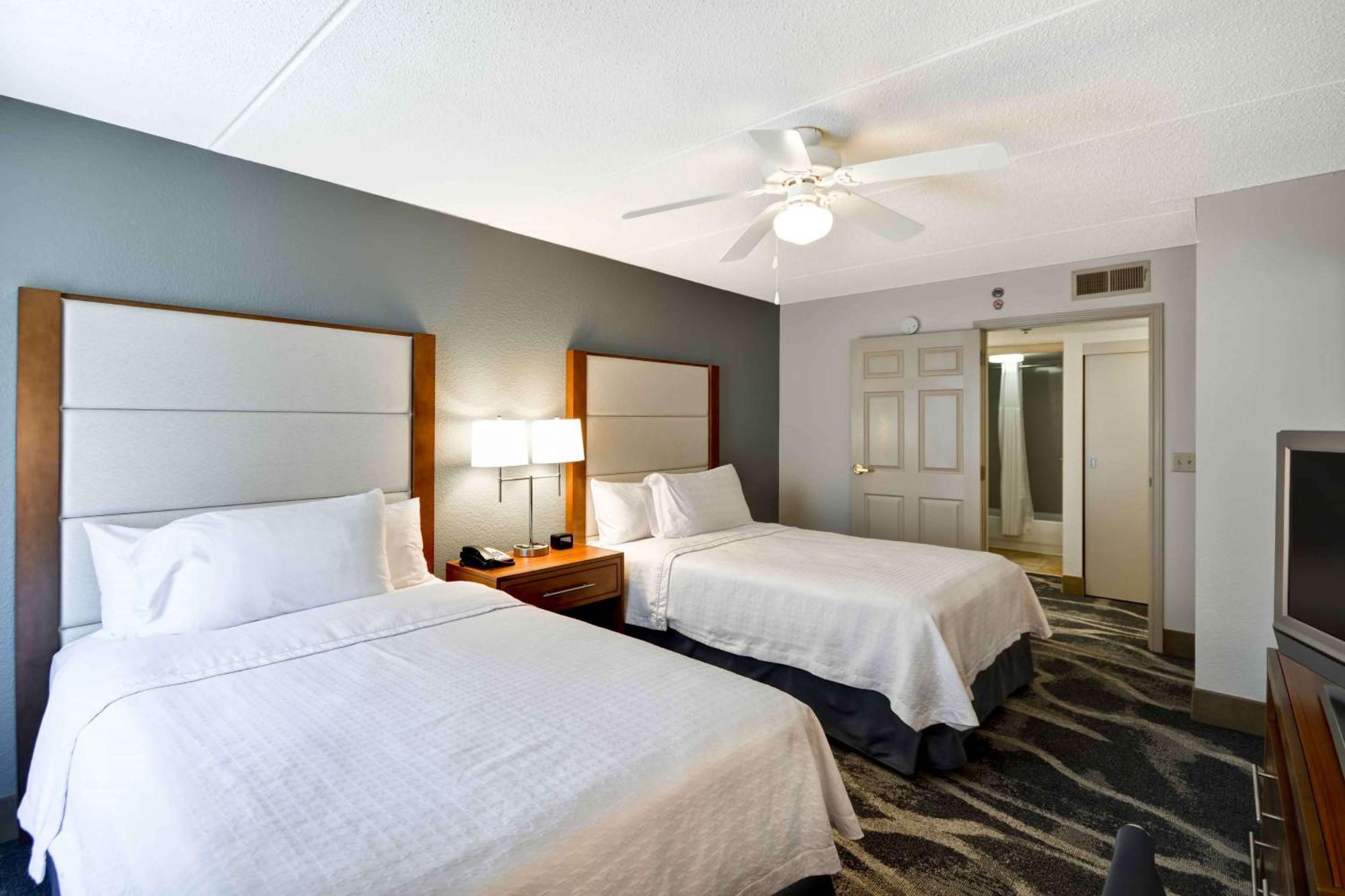 Suite mit 2 Schlafzimmern, 1 Kingsize-Bett und 2 Doppelbetten – Nichtraucher
