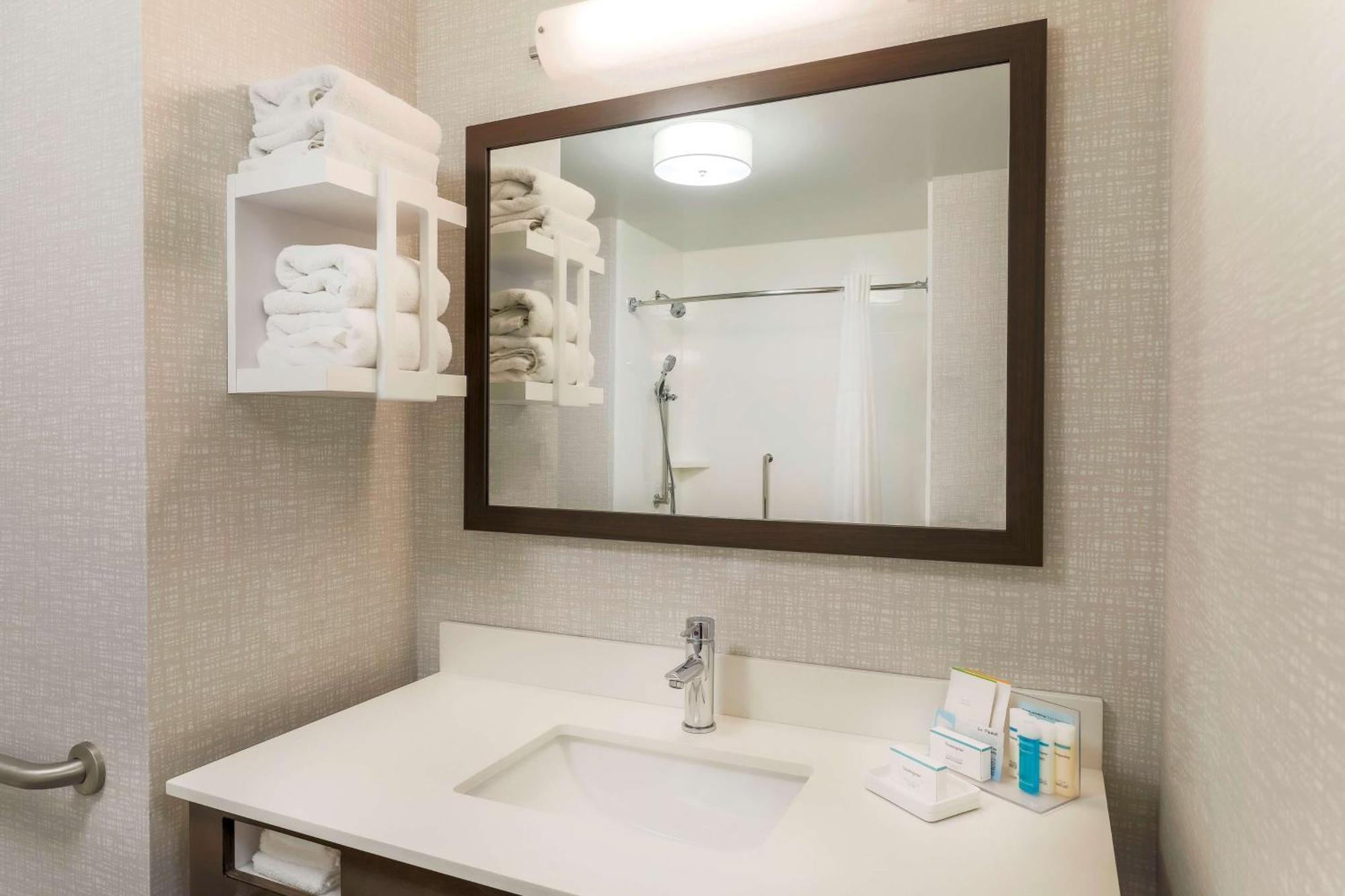 Queen Room Two Queen Beds Mobility Hearing Access or Non-Smoking