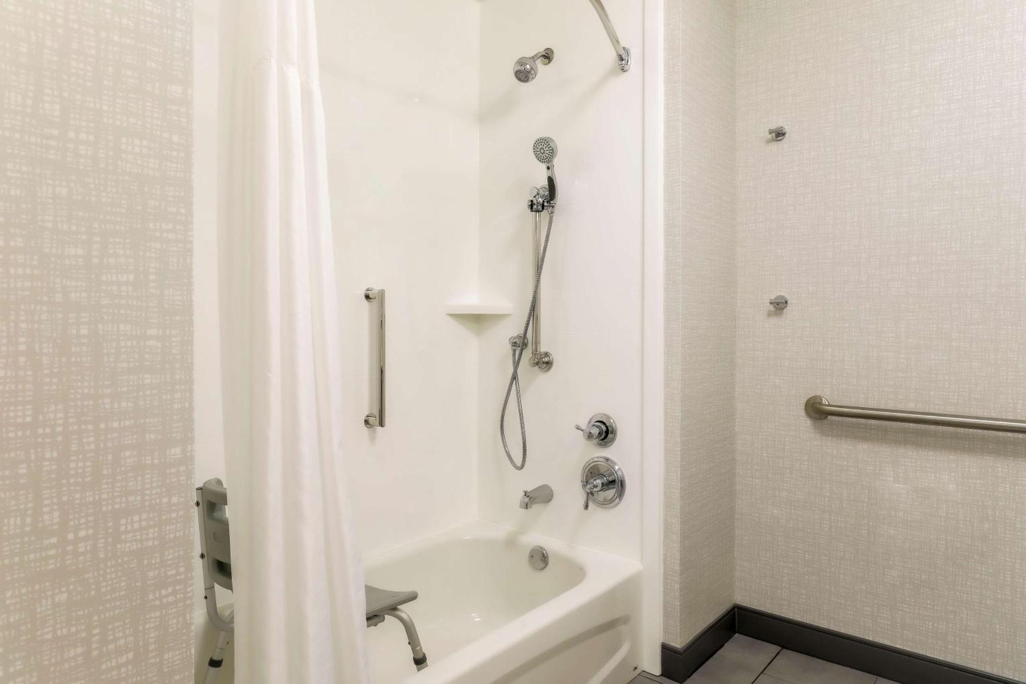 King Room Accessible Tub Mobility Hearing Access or Non-Smoking