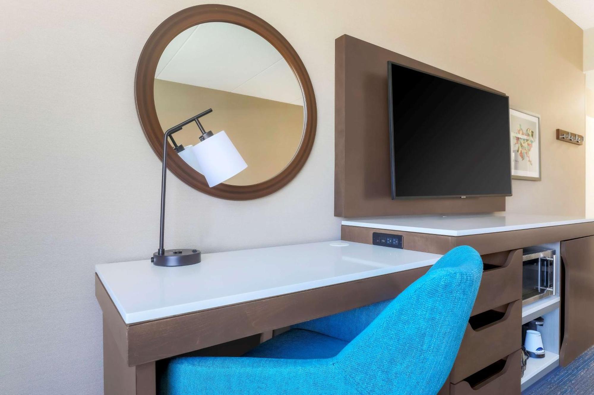 King Room Accessible Tub Mobility Hearing Access or Non-Smoking
