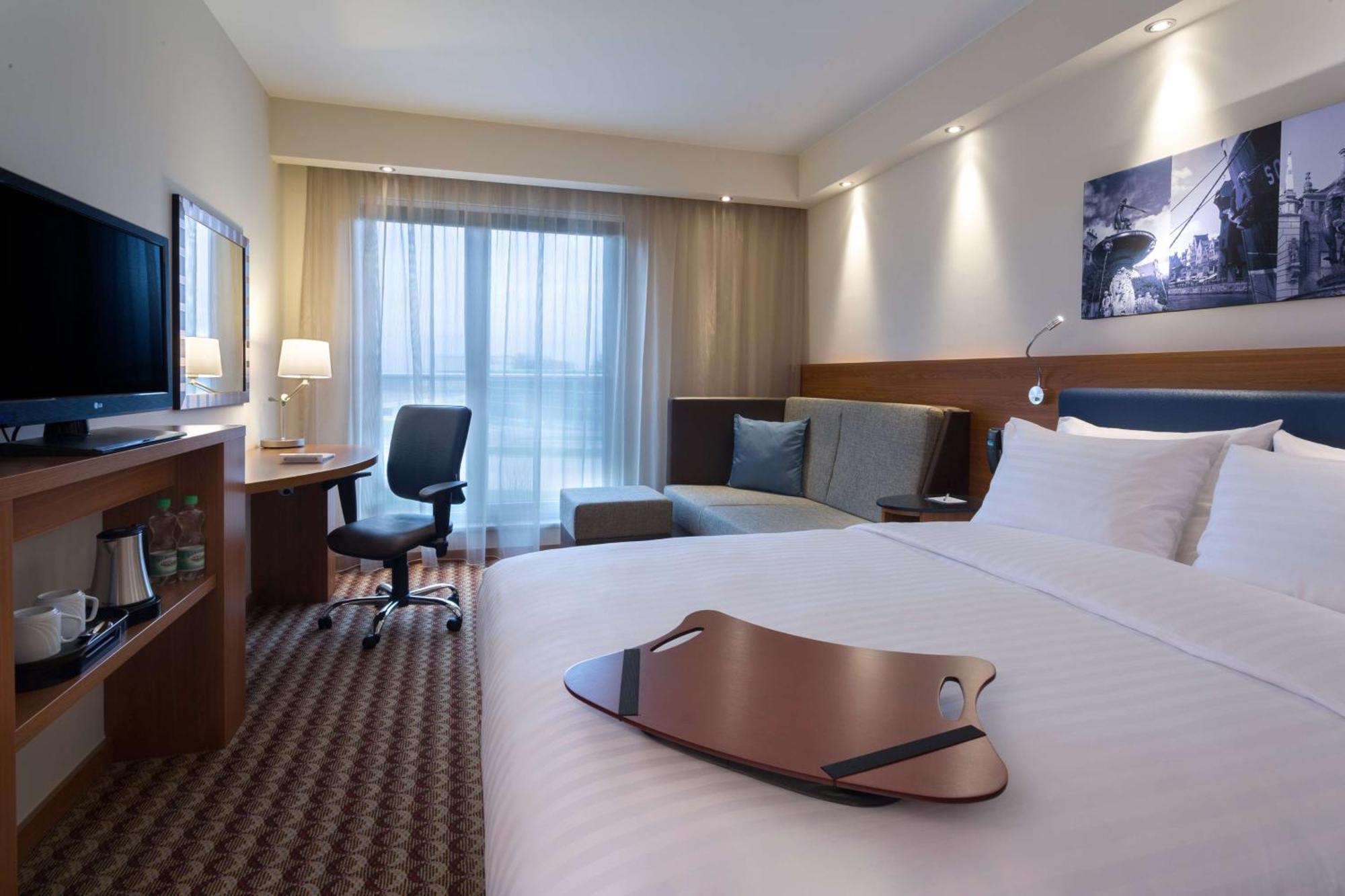 Zimmer mit Queensize-Bett und Schlafsofa