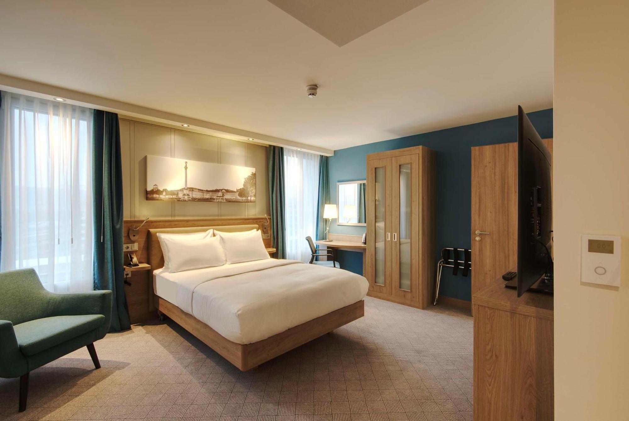 Zimmer mit Queensize-Bett und ebenerdiger Dusche - barrierefrei